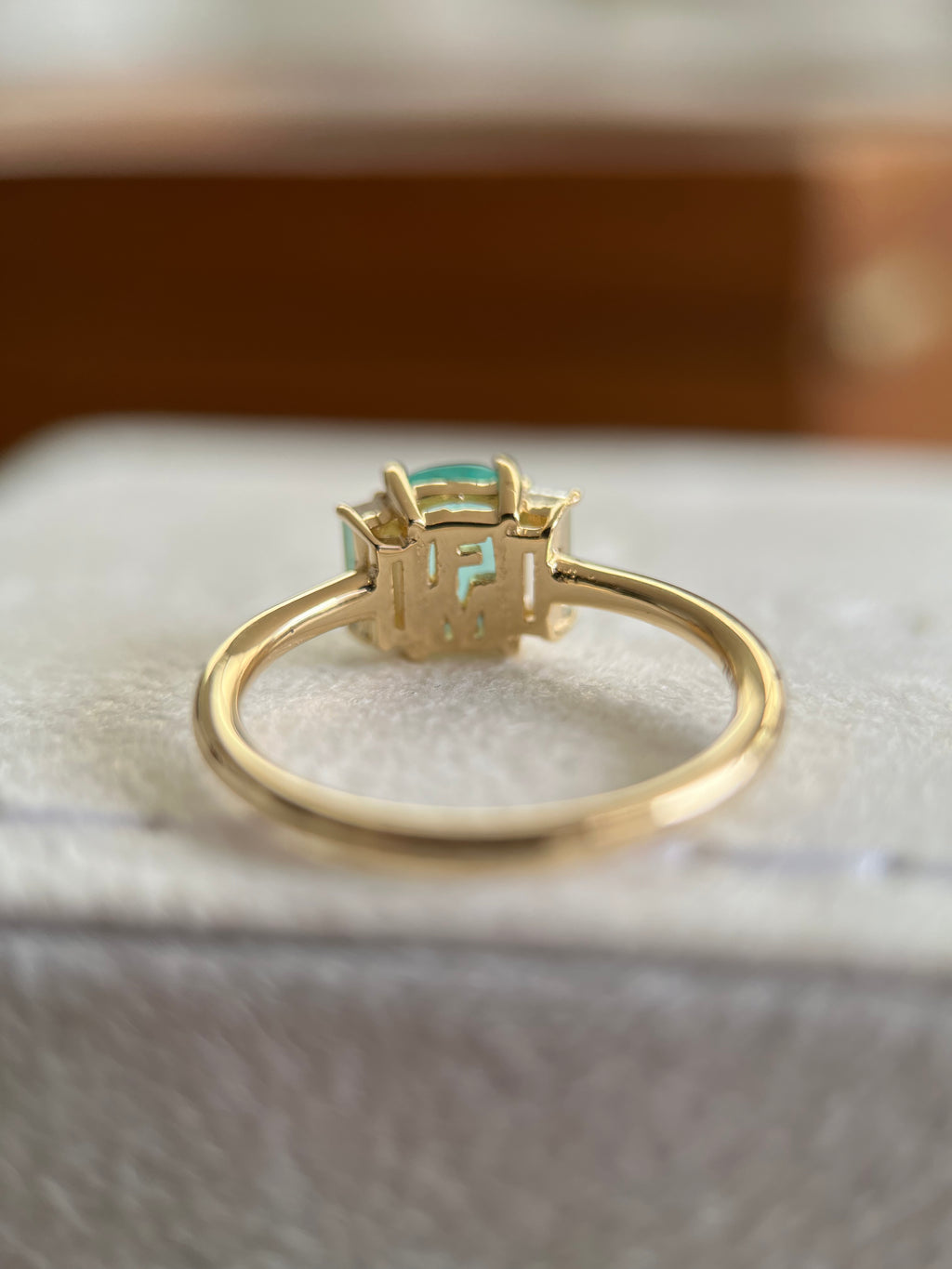 Turmalina Paraíba Antique 0.50ct com diamantes baguetes 0.30ct