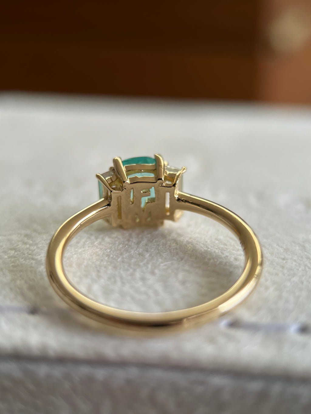 Turmalina Paraíba Antique 0.50ct com diamantes baguetes 0.30ct
