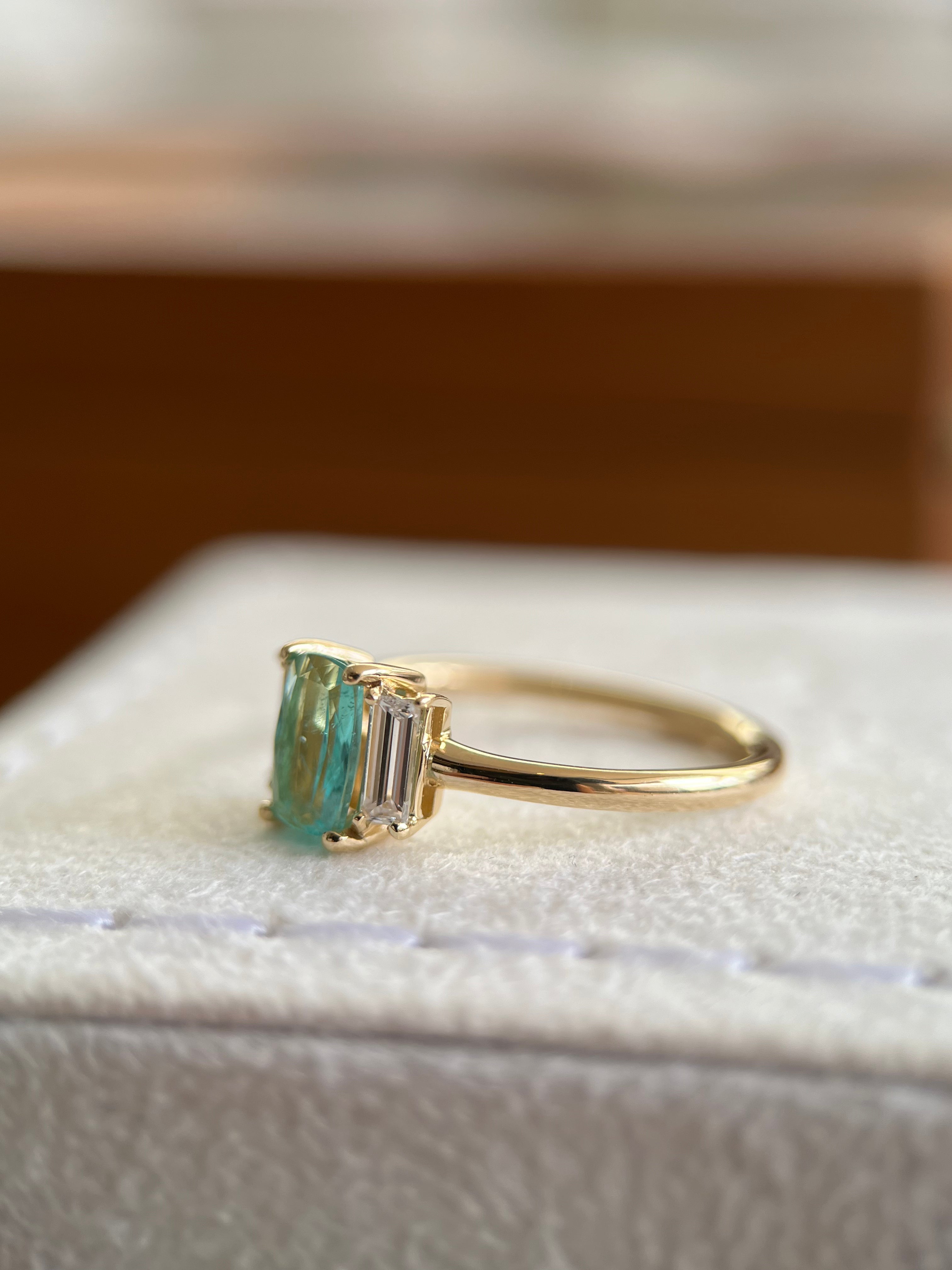 Turmalina Paraíba Antique 0.50ct com diamantes baguetes 0.30ct
