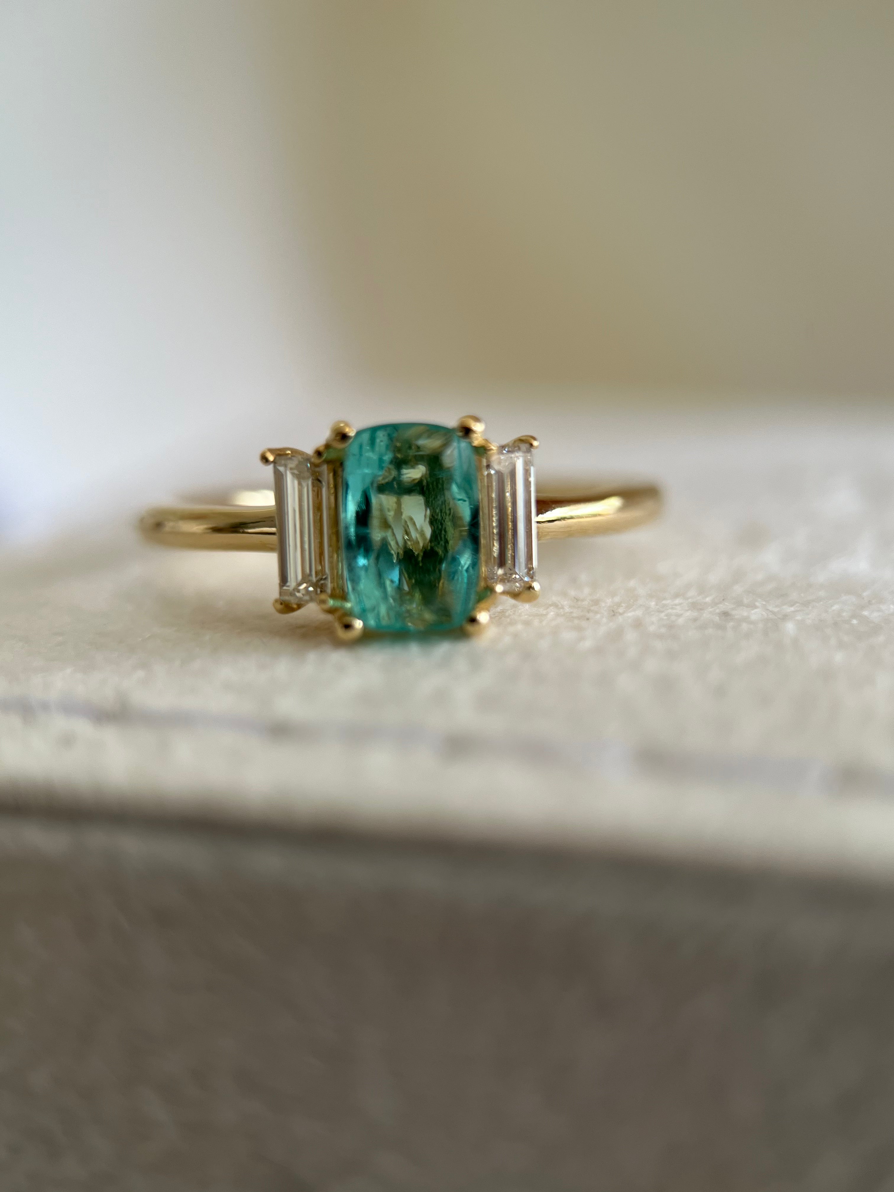 Turmalina Paraíba Antique 0.50ct com diamantes baguetes 0.30ct