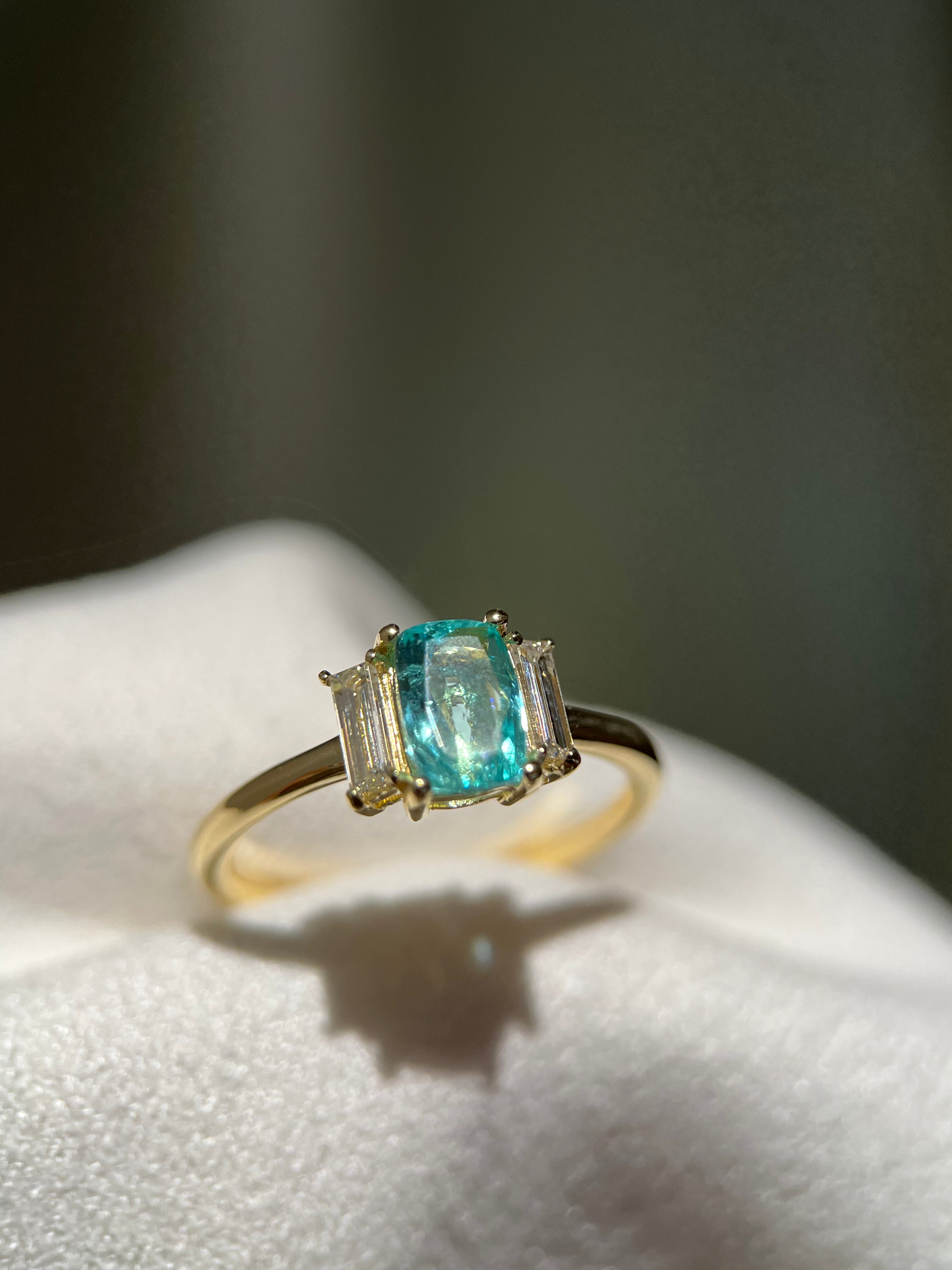 Turmalina Paraíba Antique 0.50ct com diamantes baguetes 0.30ct