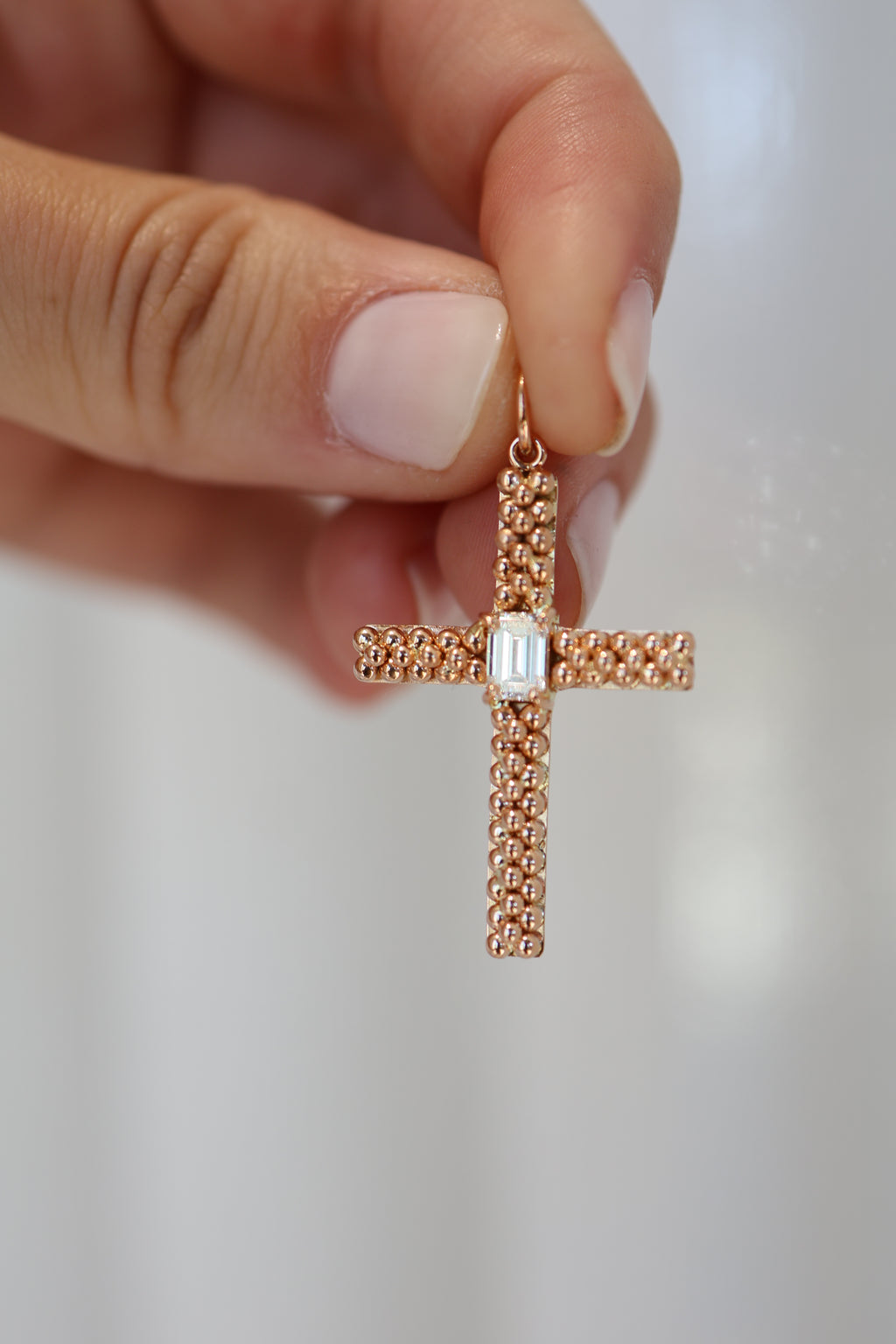 Cruz de Ouro Rosé com diamante 0.50ct