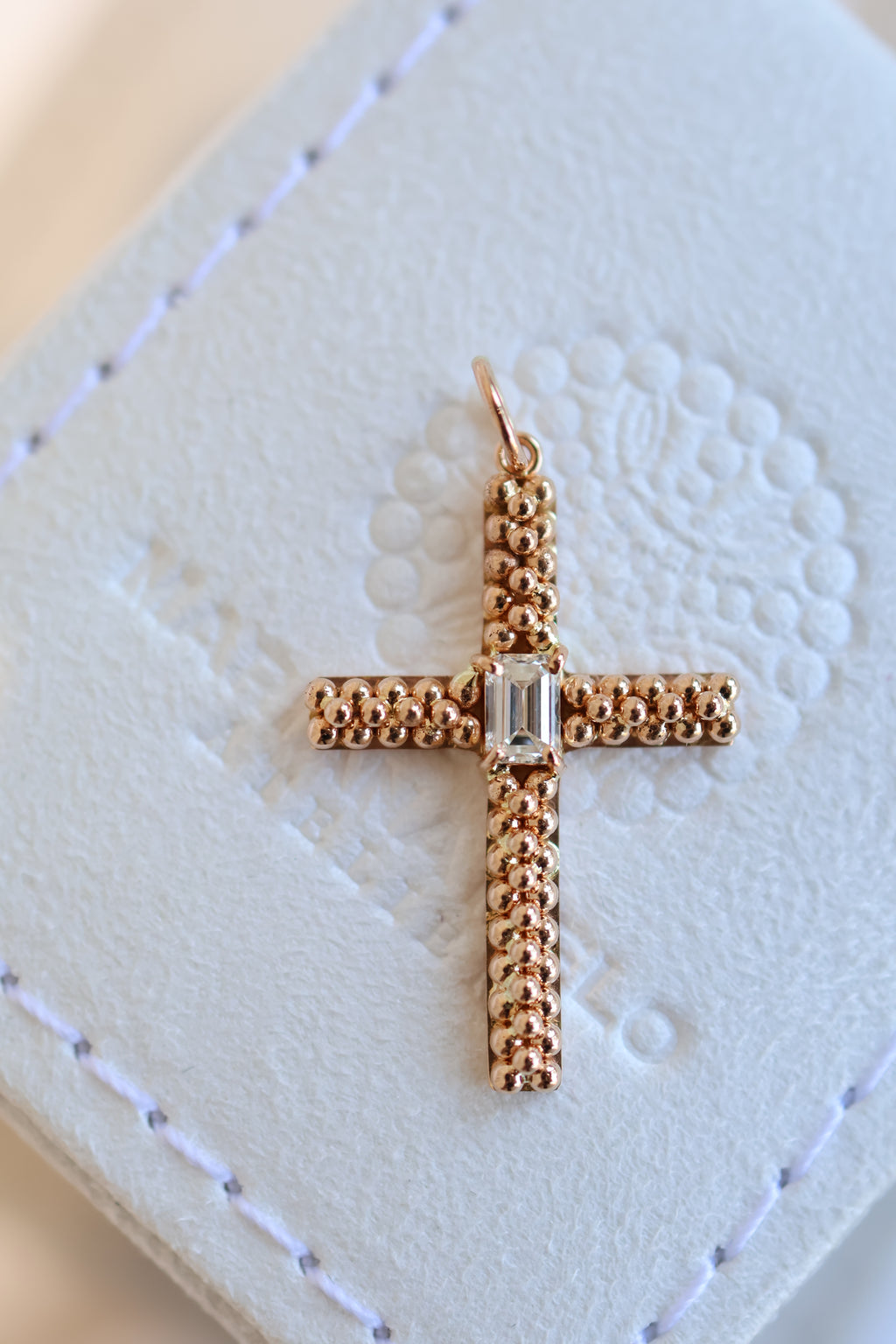 Cruz de Ouro Rosé com diamante 0.50ct