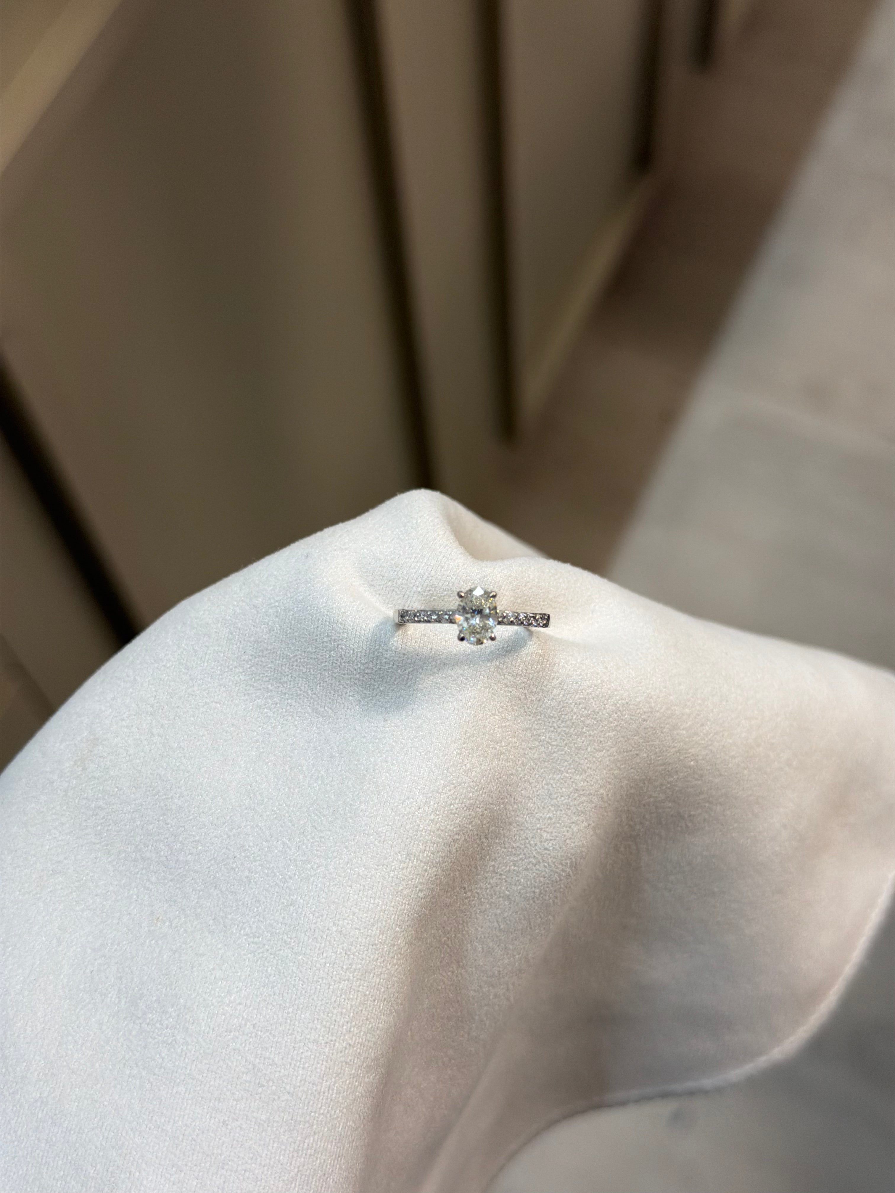 Anel Clarté diamante Oval 0.70 pontos