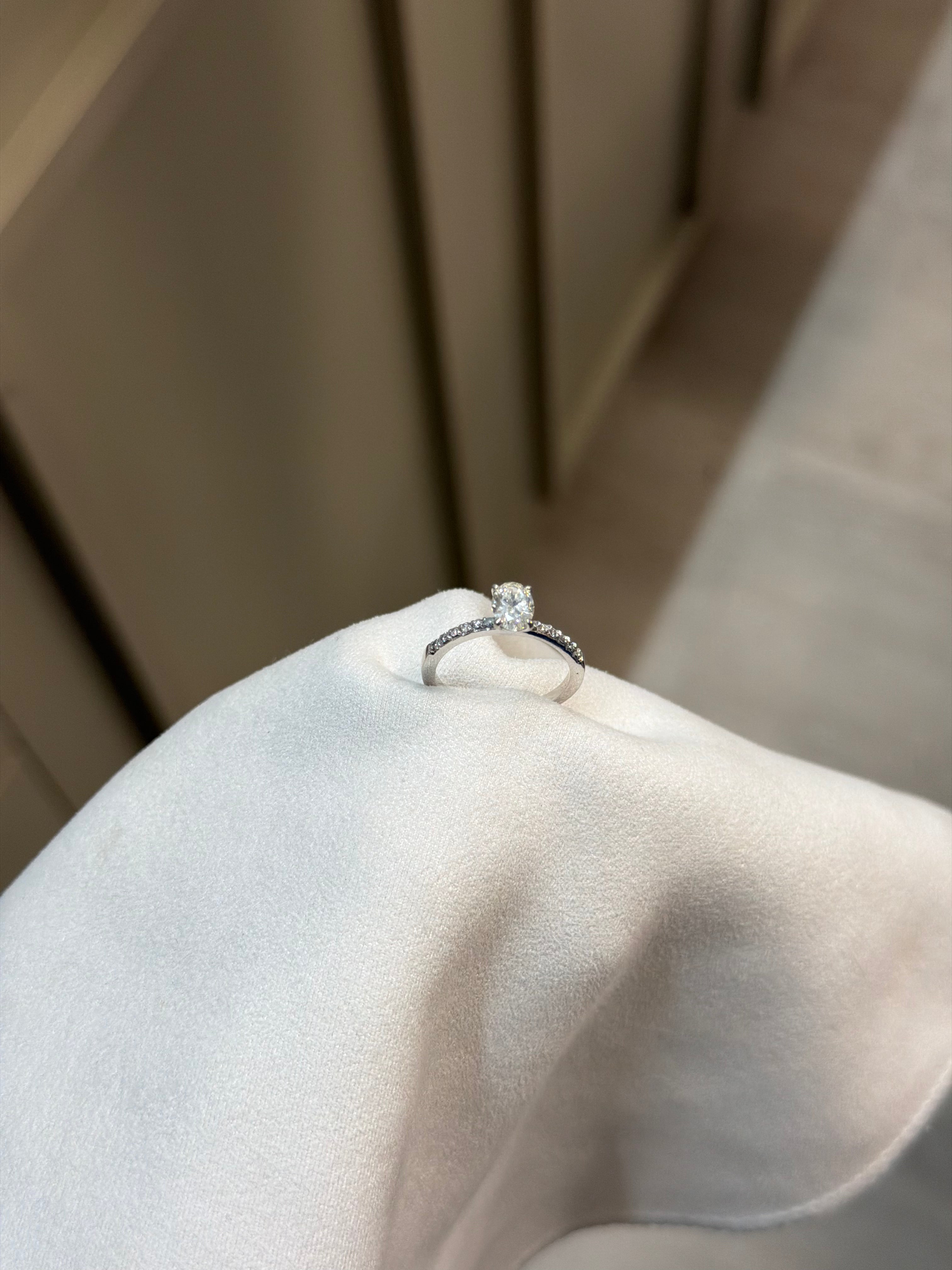 Anel Clarté diamante Oval 0.70 pontos