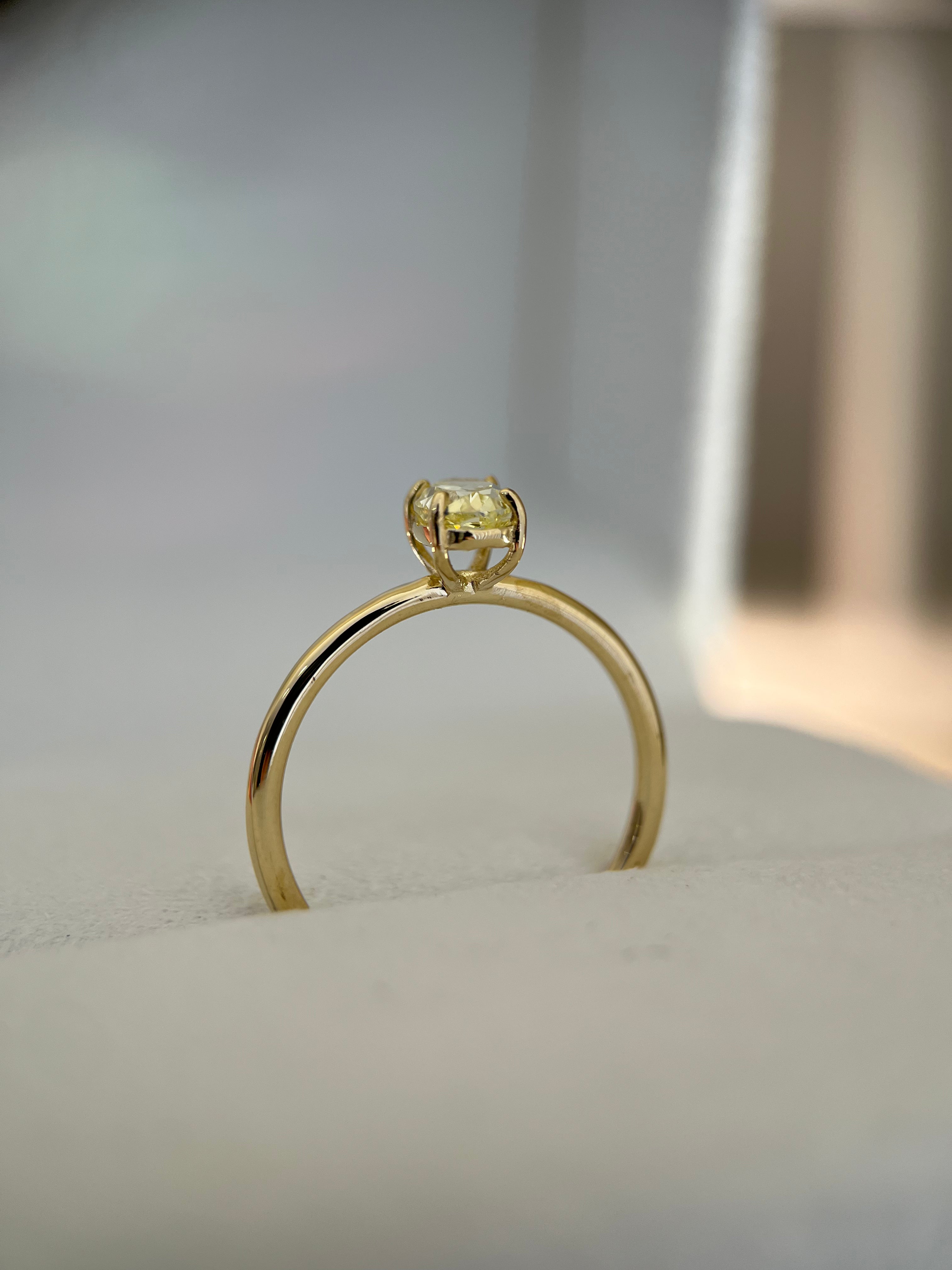 Solitário Fancy Yellow 0.60ct