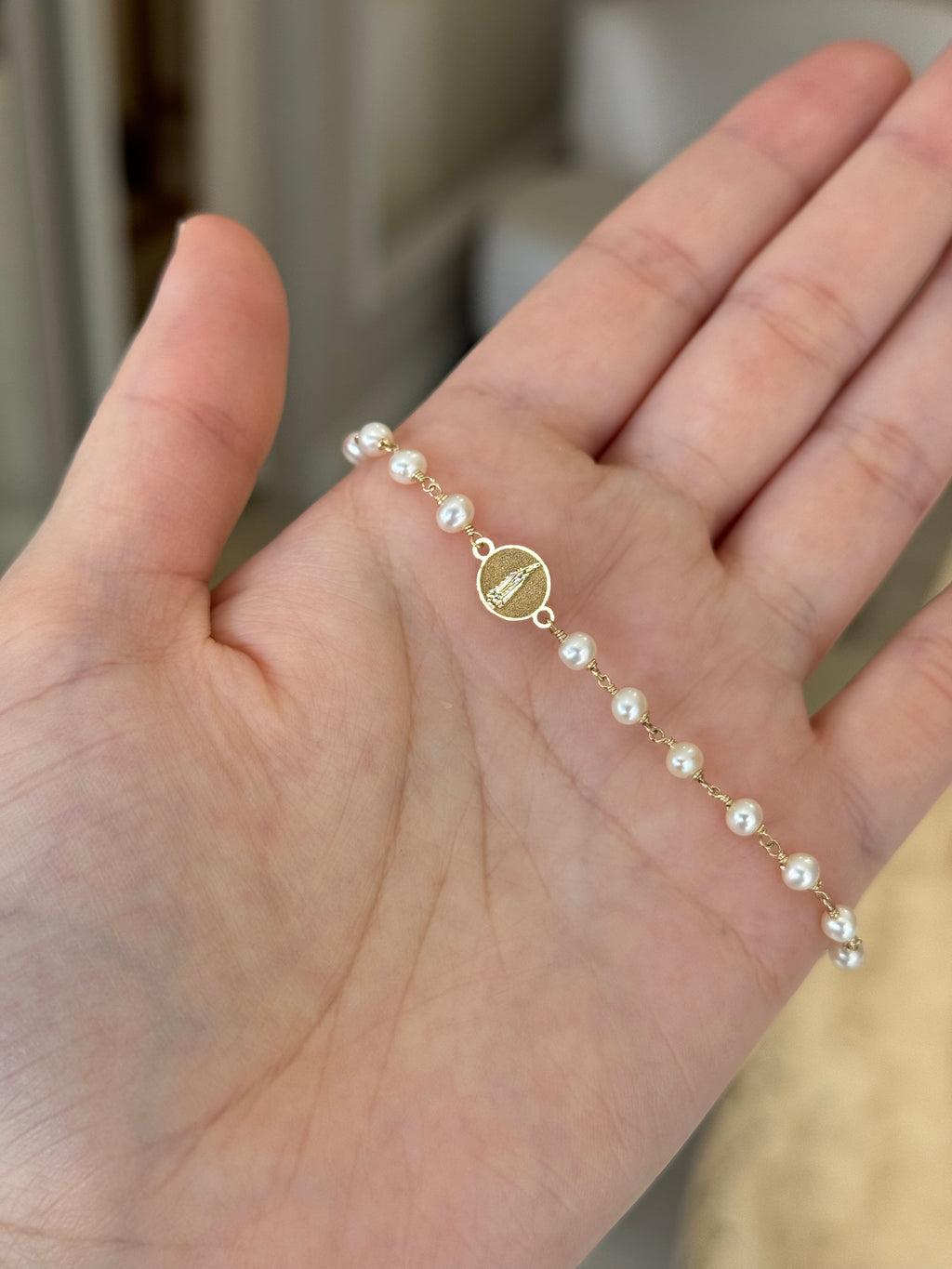 Pulseira Sacra com Pérolas e Medalha de ouro