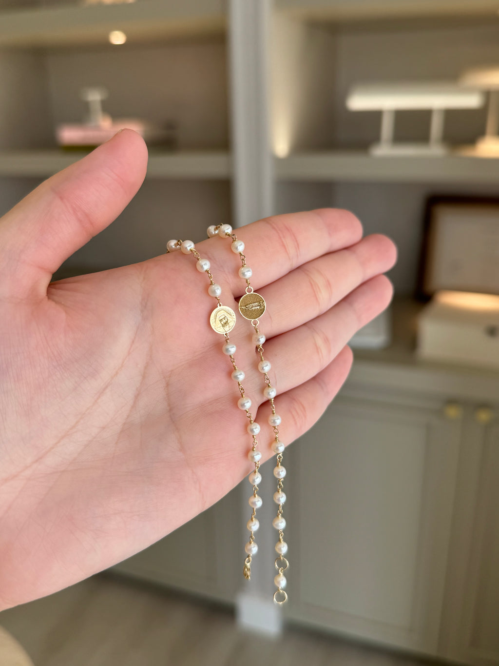 Pulseira Sacra com Pérolas e Medalha de ouro