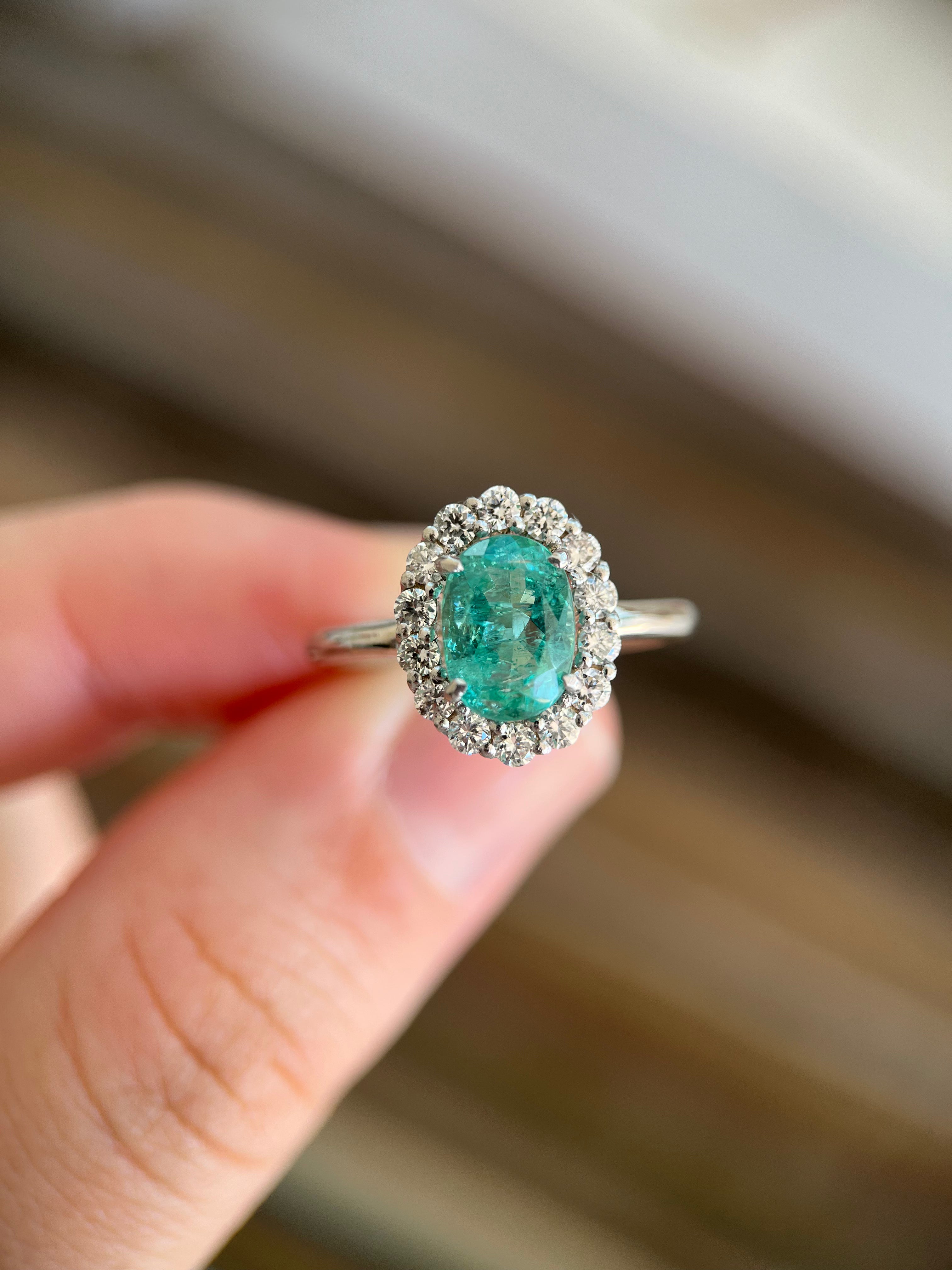 Anel Paraíba oval com Moldura de diamantes 0.42ct