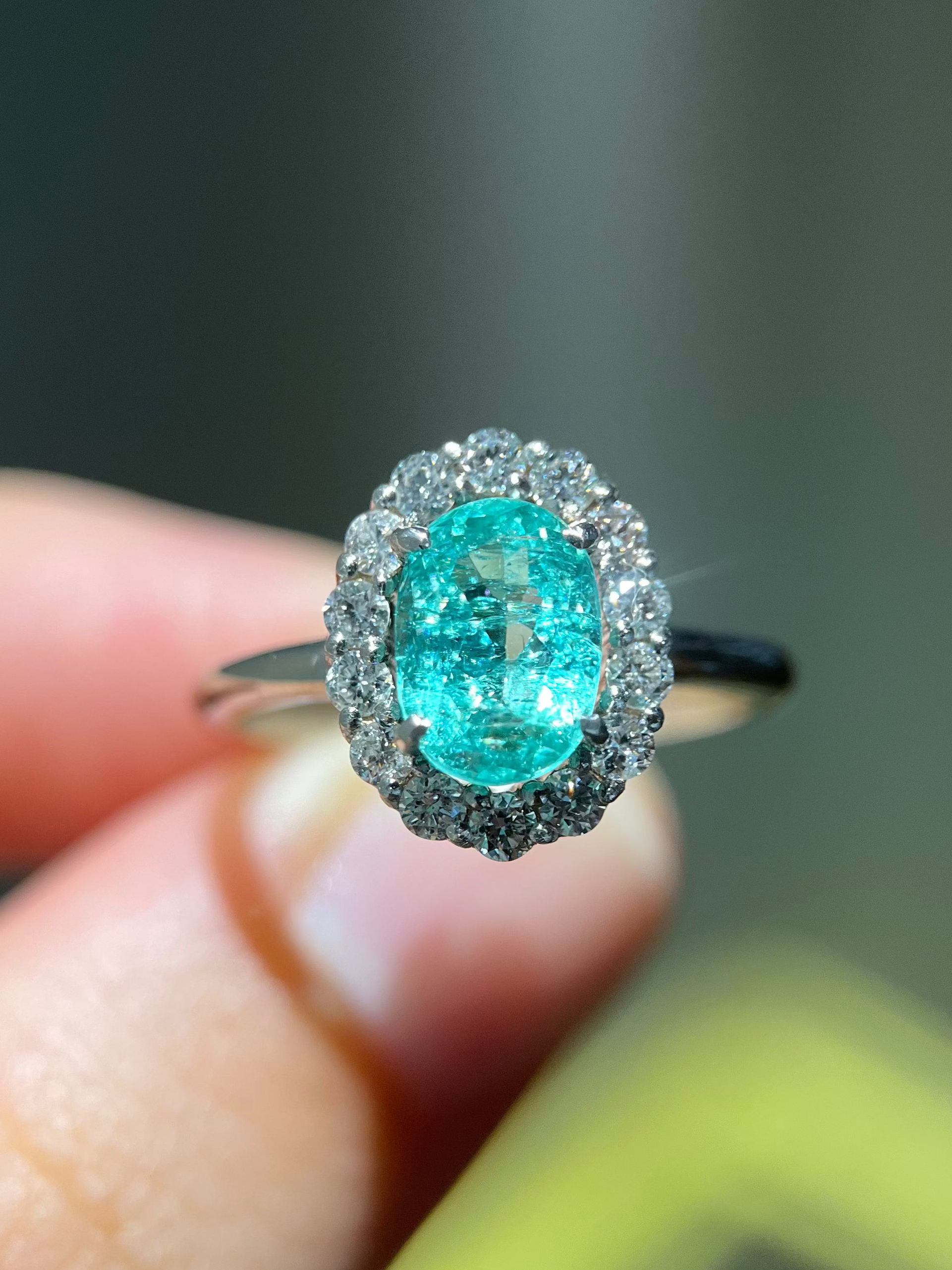Anel Paraíba oval com Moldura de diamantes 0.42ct