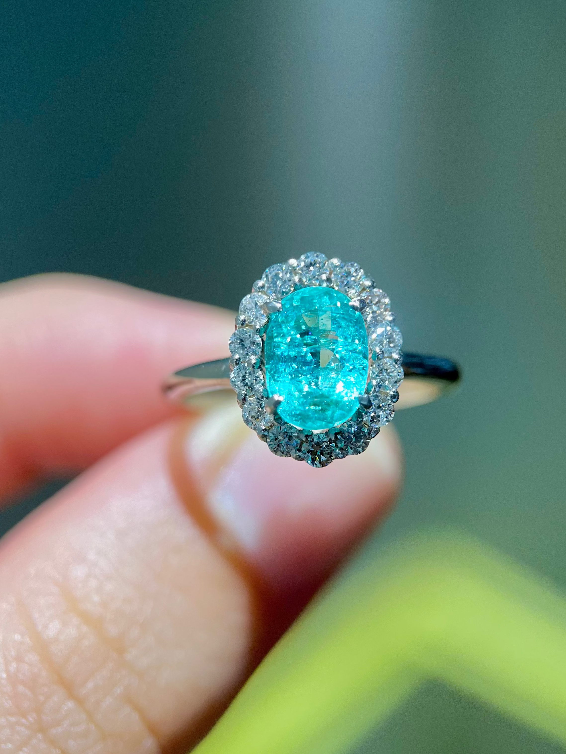 Anel Paraíba oval com Moldura de diamantes 0.42ct