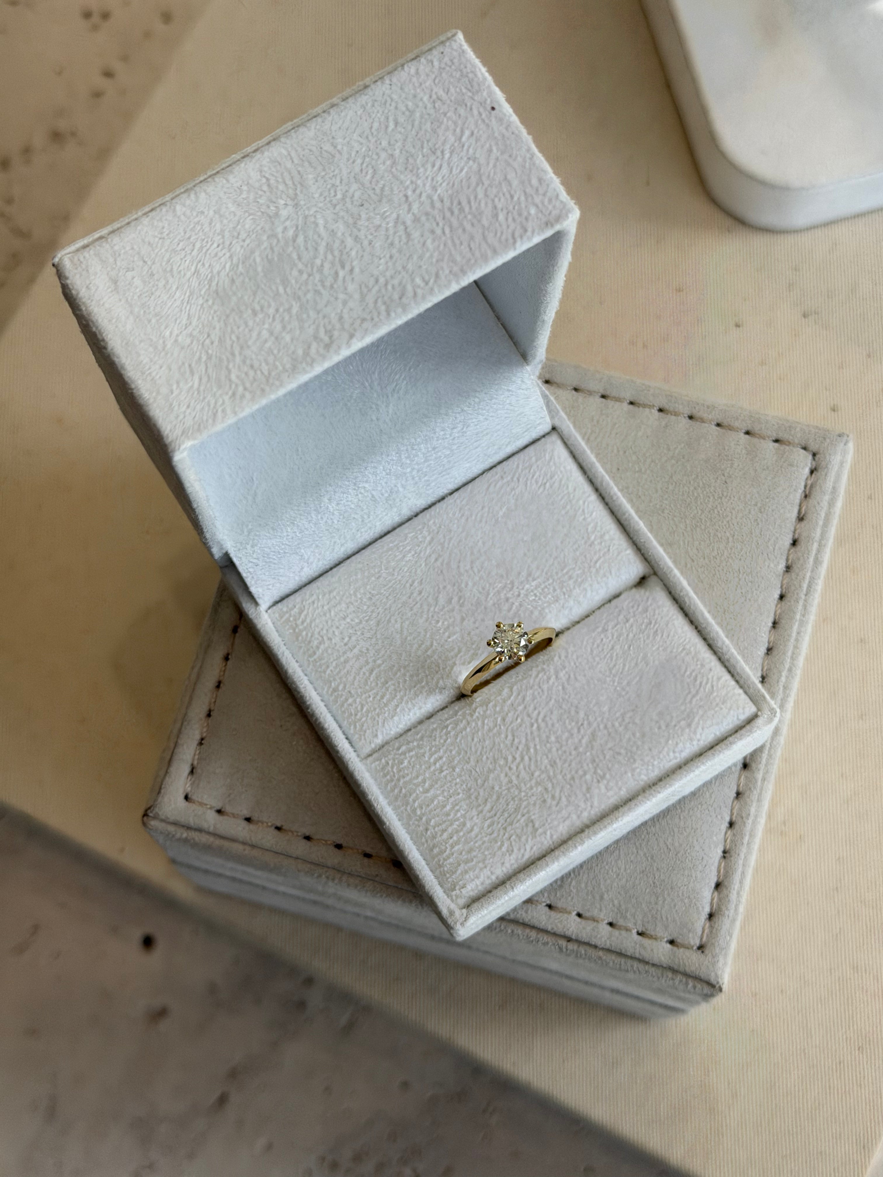 Solitário com diamante redondo de 0.80ct