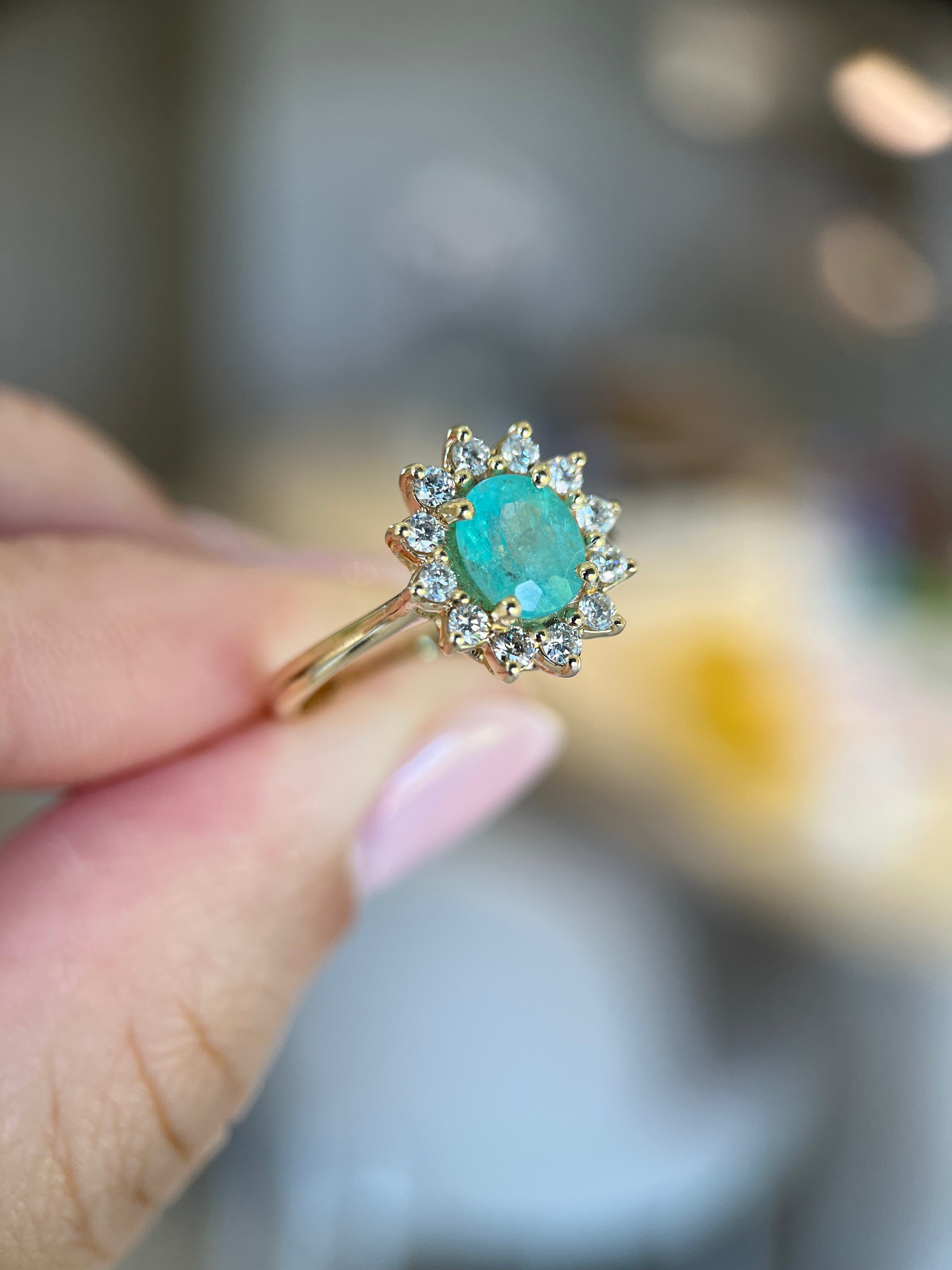 Anel Turmalina Paraíba oval com diamantes