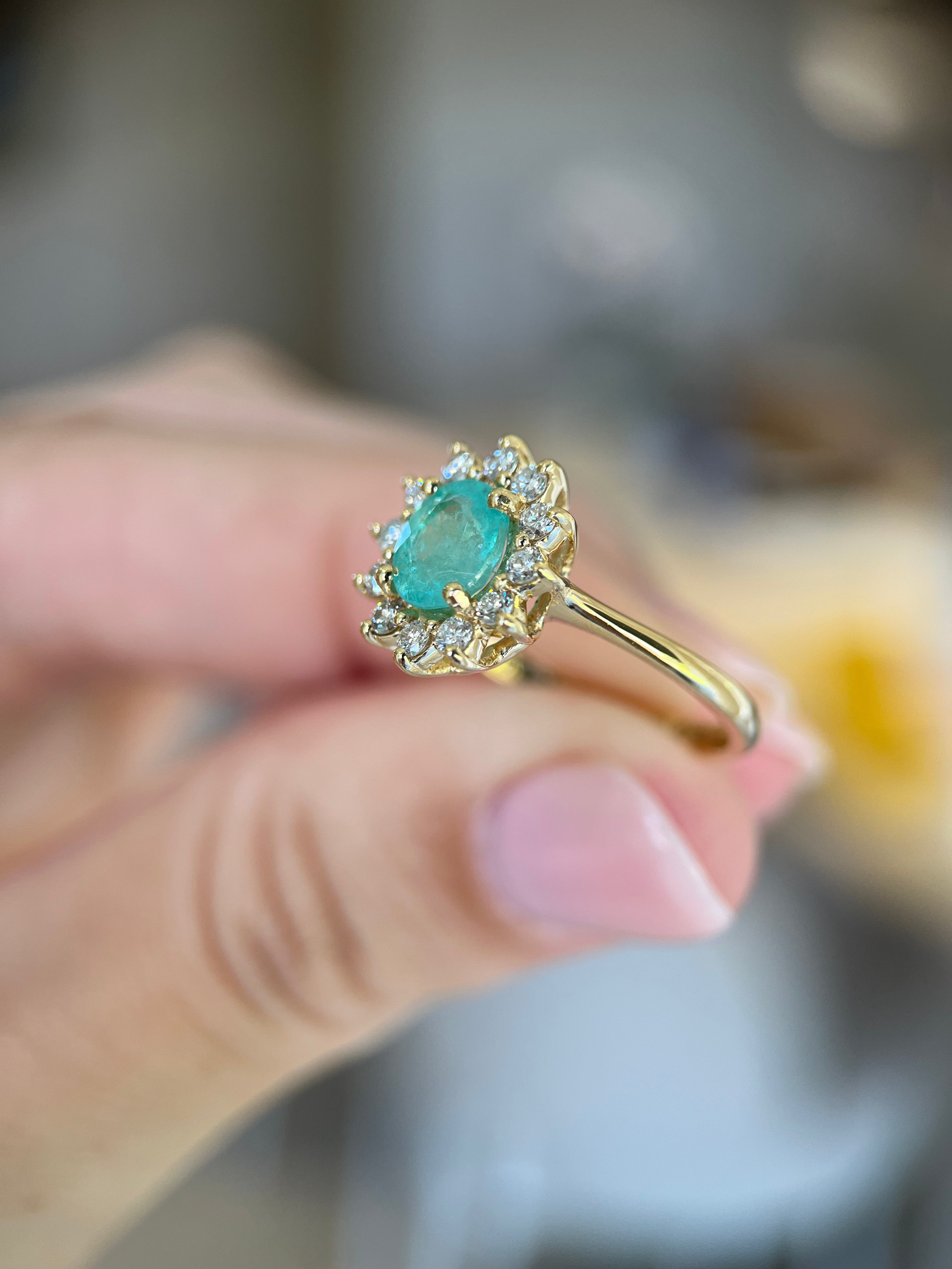 Anel Turmalina Paraíba oval com diamantes