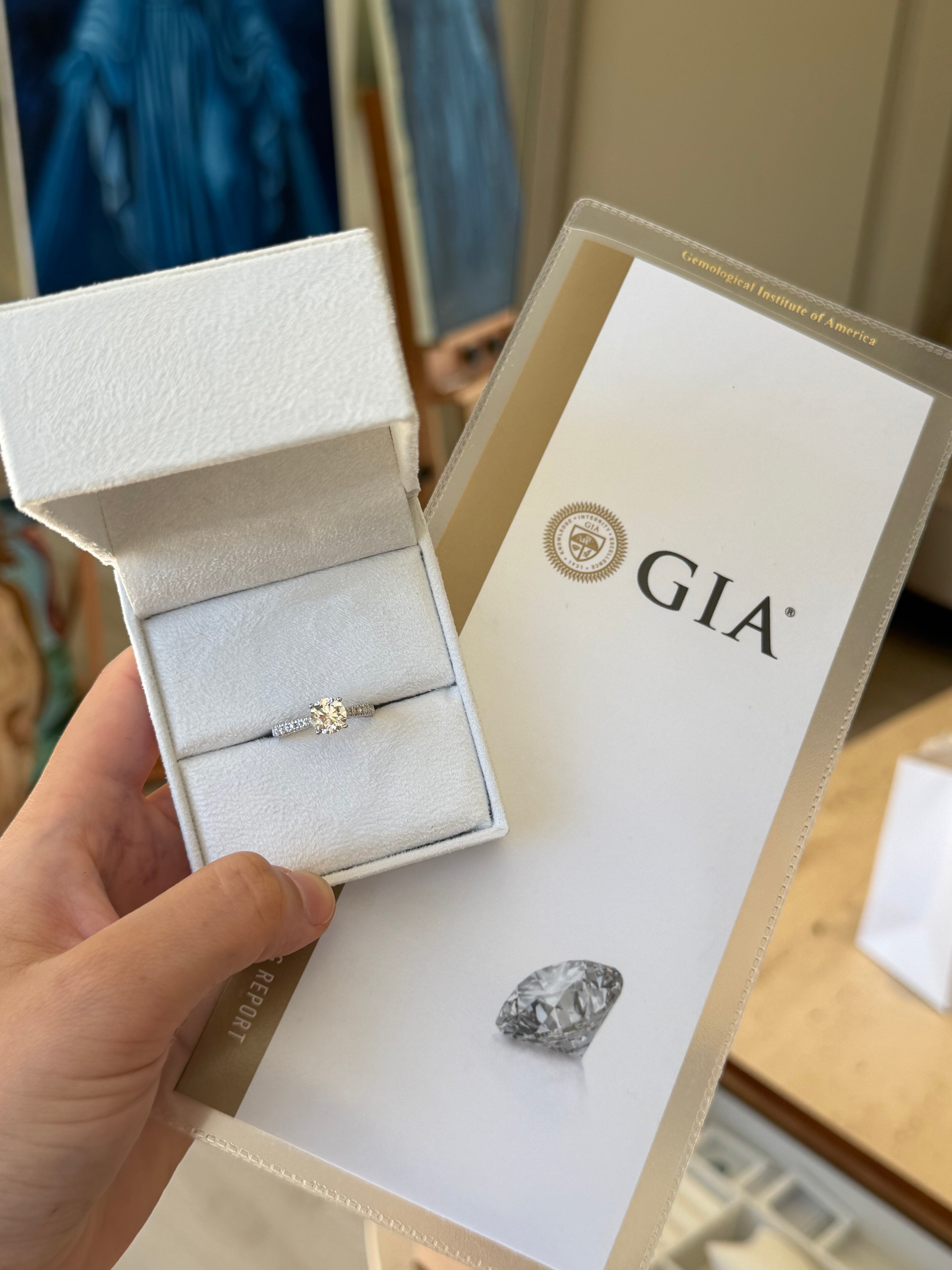 Solitário de ouro branco 18k com diamante central 1.5ct
