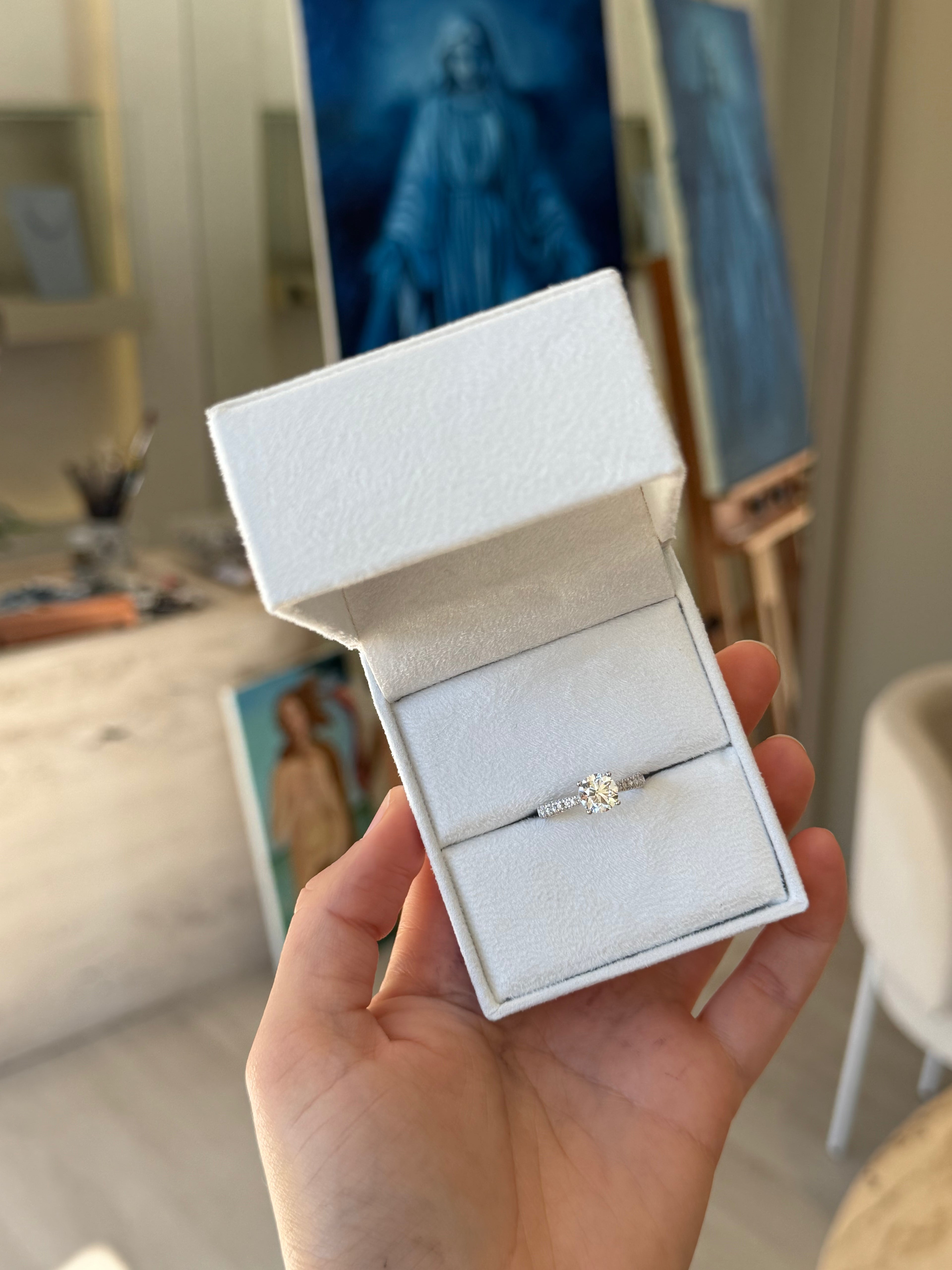 Solitário de ouro branco 18k com diamante central 1.5ct