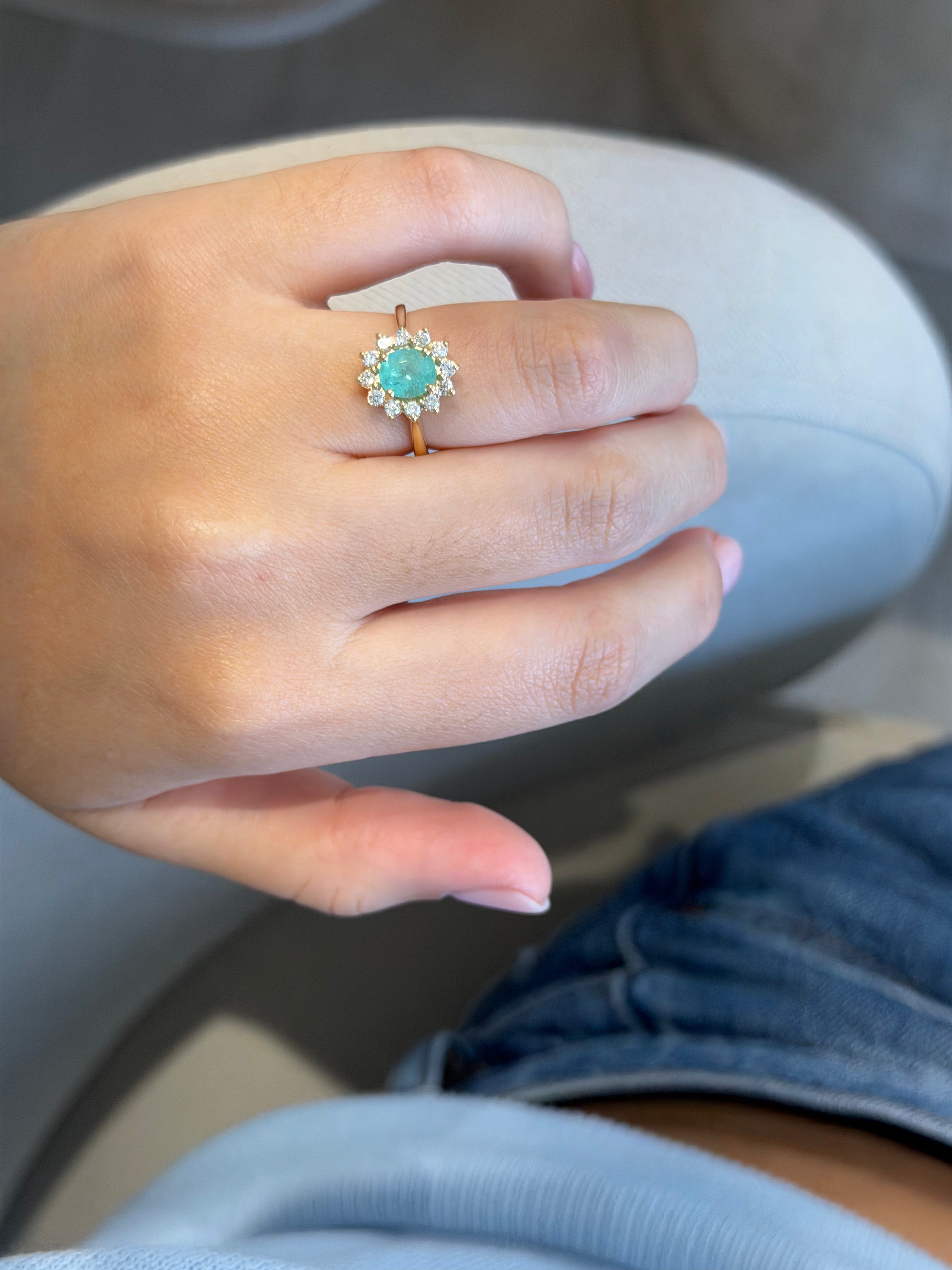 Anel Turmalina Paraíba oval com diamantes