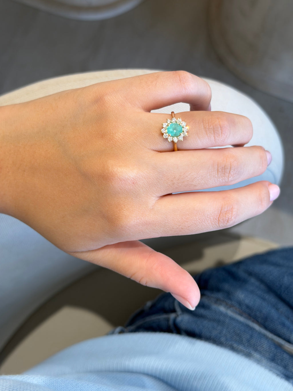 Anel Turmalina Paraíba oval com diamantes