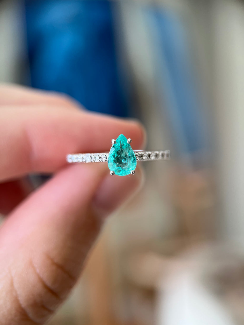 Anel em Ouro 18K Branco com Turmalina Paraíba Gota