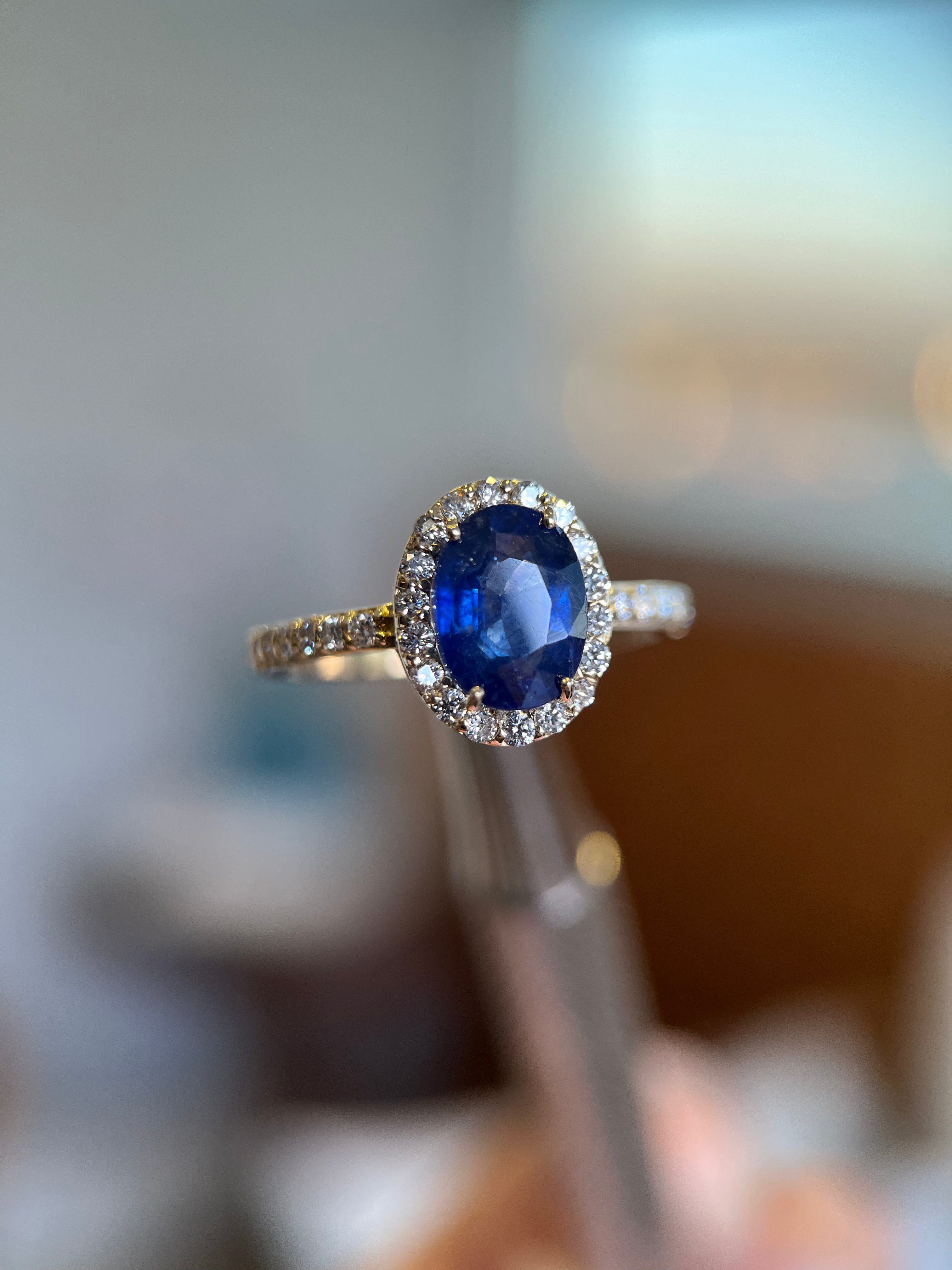 Anel safira com moldura de diamantes 0.30ct