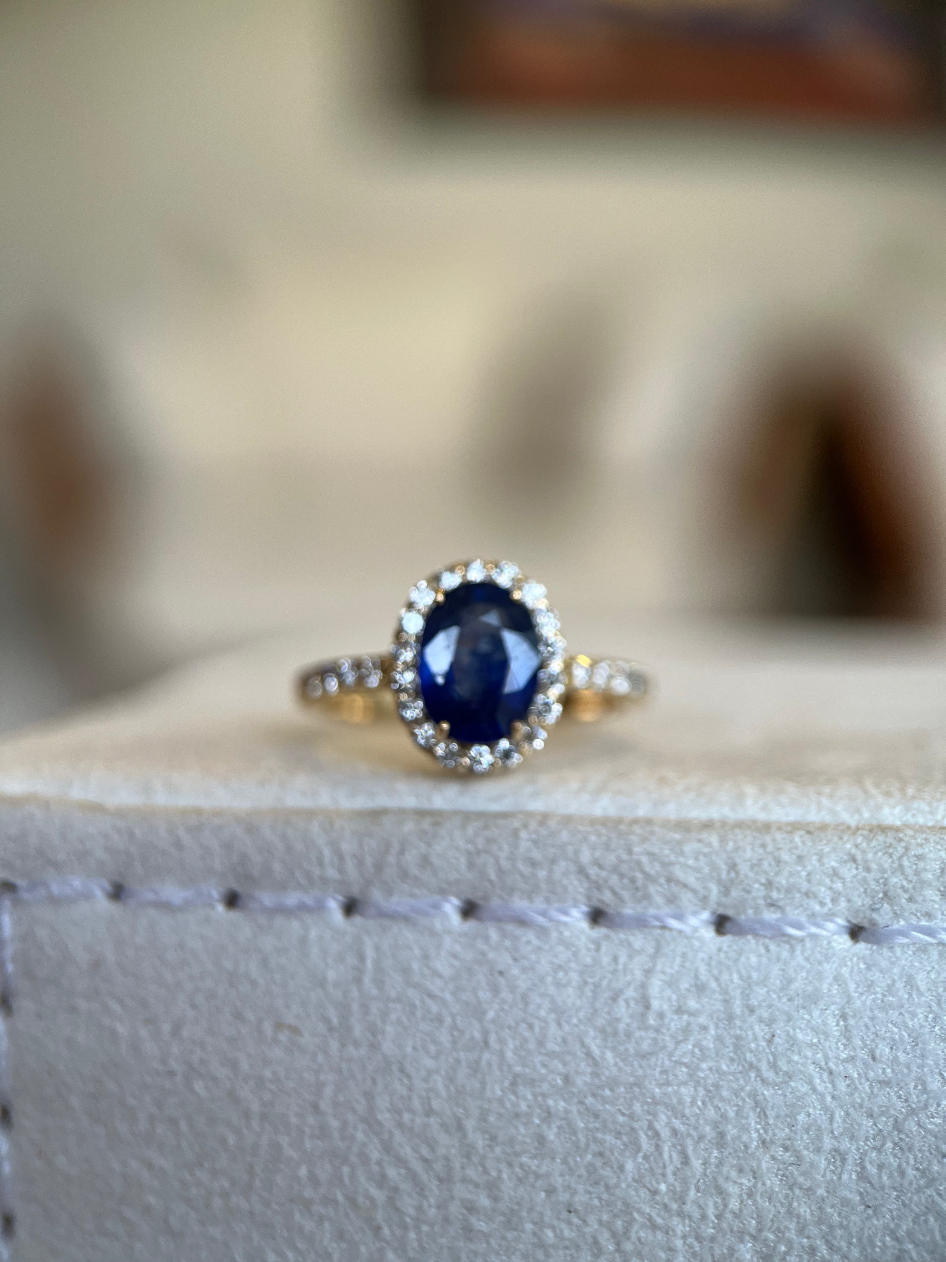 Anel safira com moldura de diamantes 0.30ct