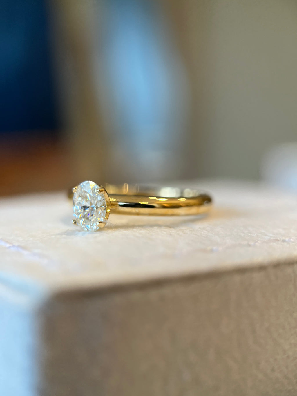 Solitário oval 0.50ct com aro estruturado
