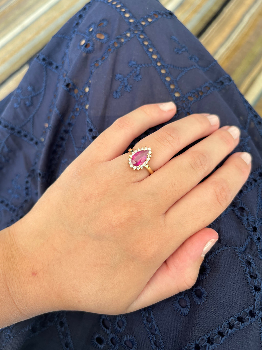 Anel Gota Rubi com diamantes