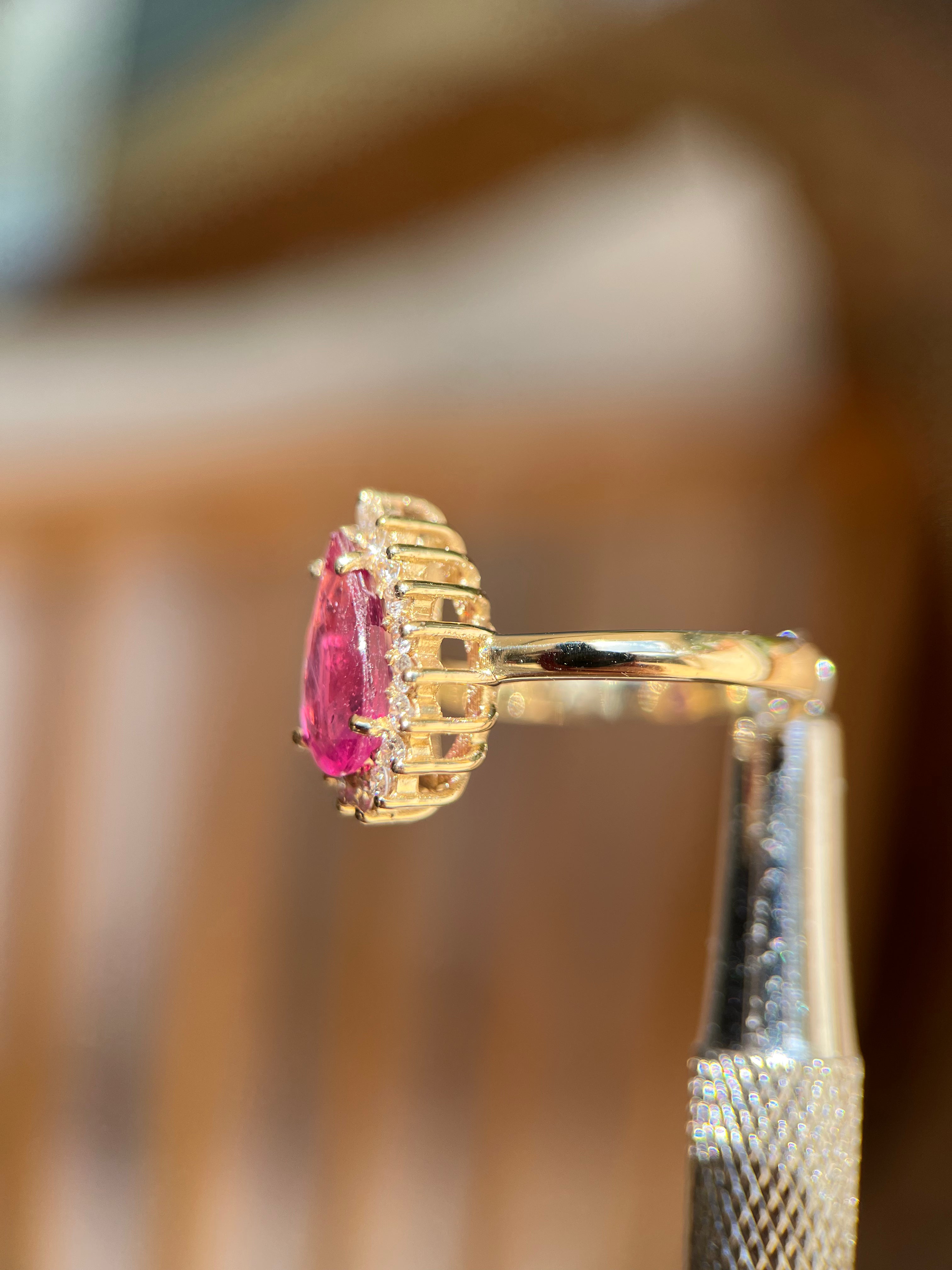 Anel Gota Rubi com diamantes