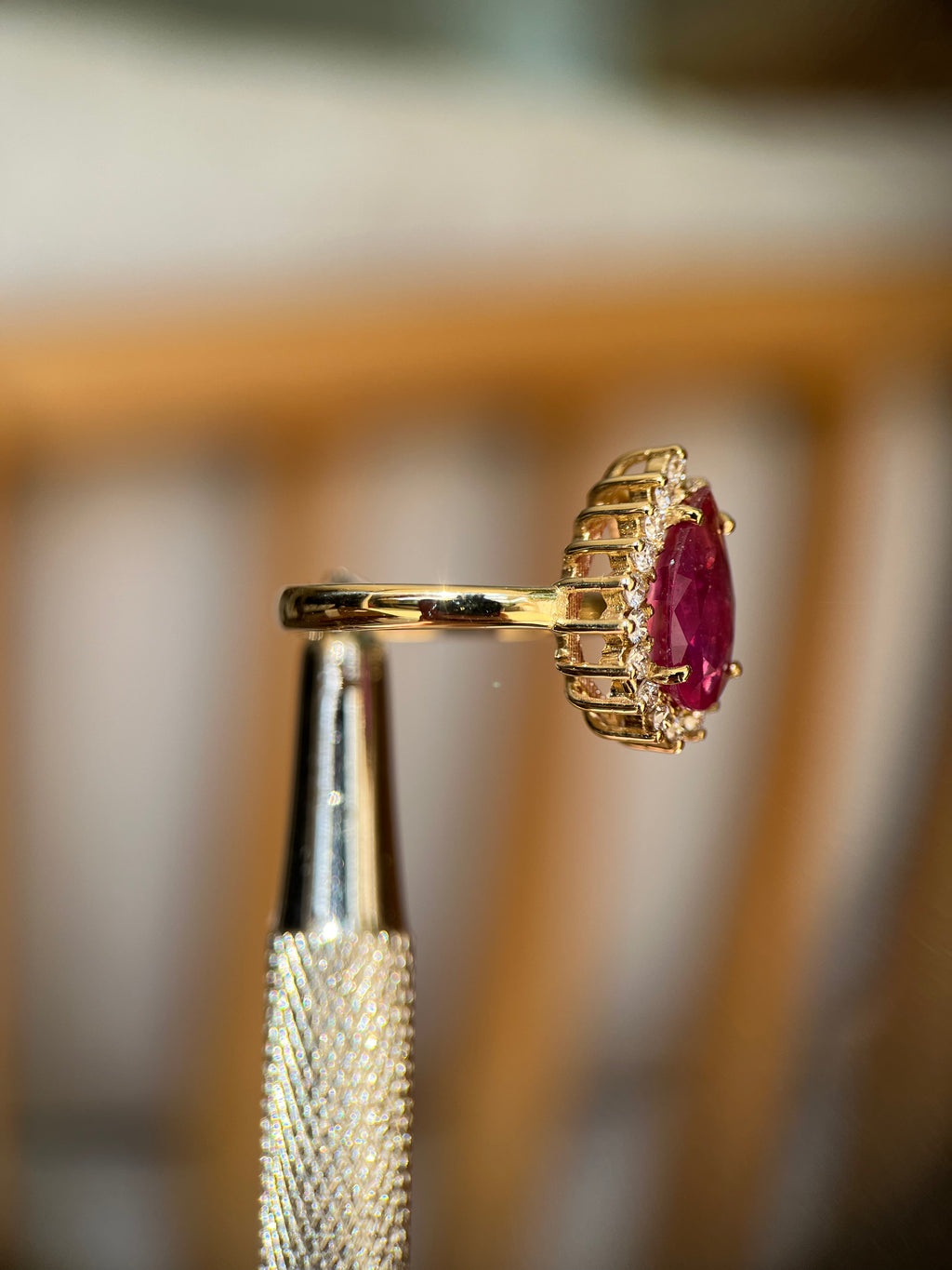 Anel Gota Rubi com diamantes