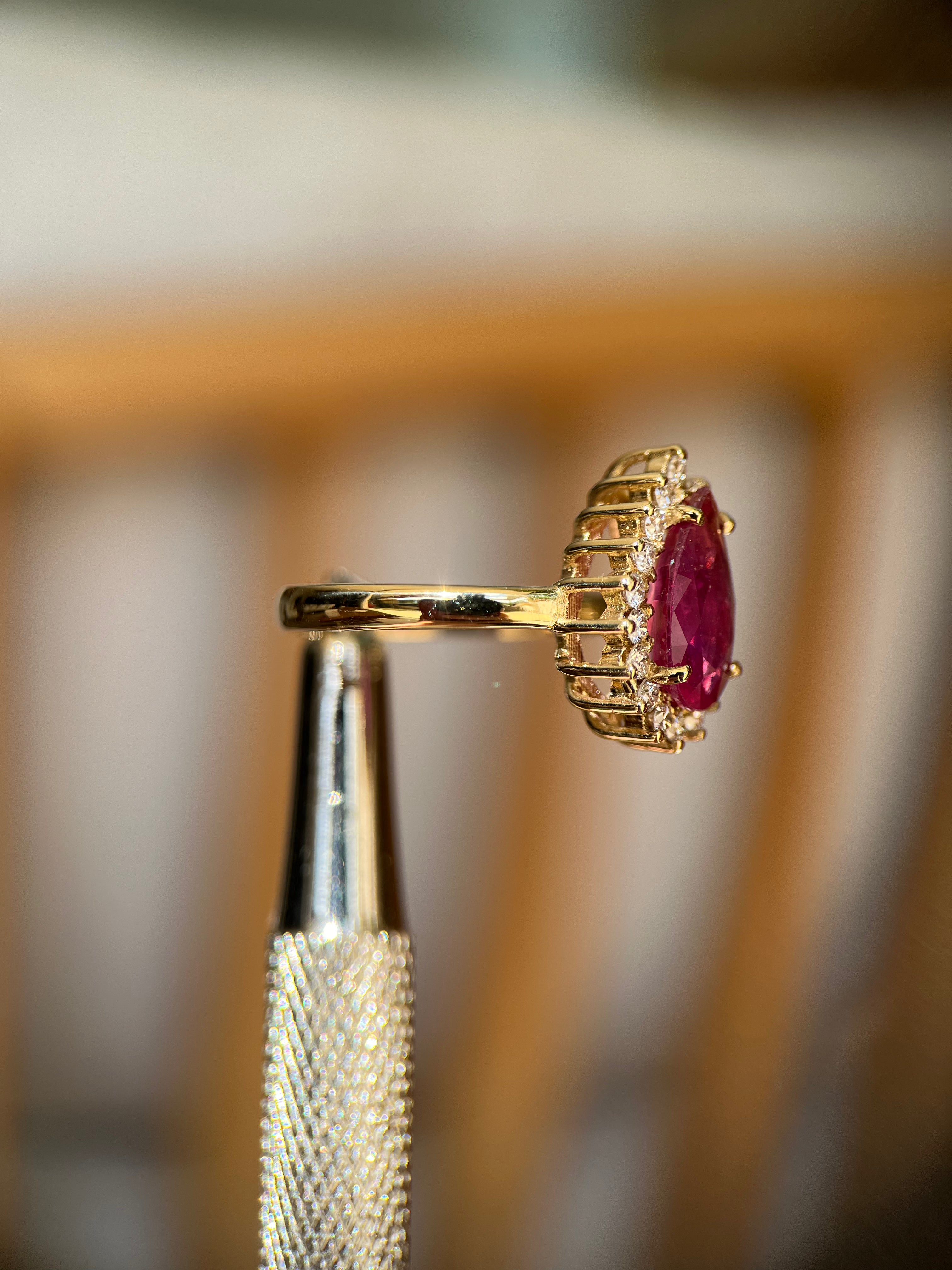 Anel Gota Rubi com diamantes