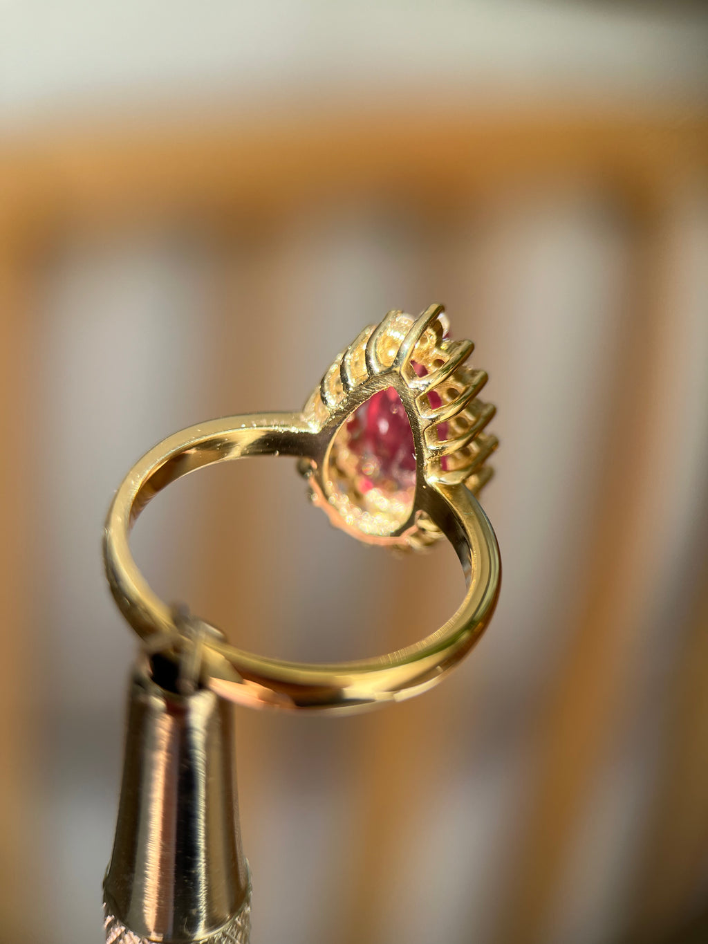 Anel Gota Rubi com diamantes