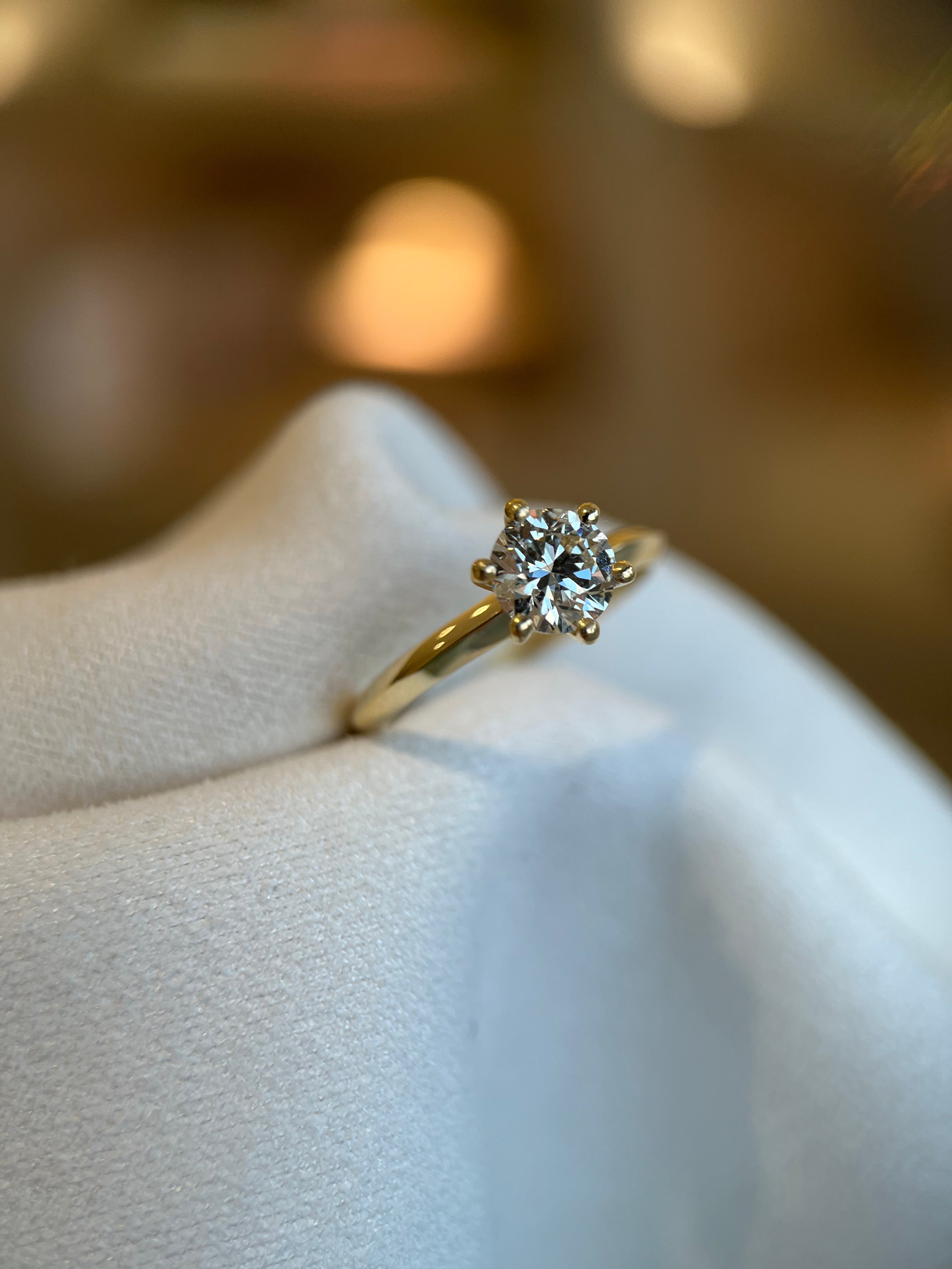 Solitário com diamante redondo de 0.80ct