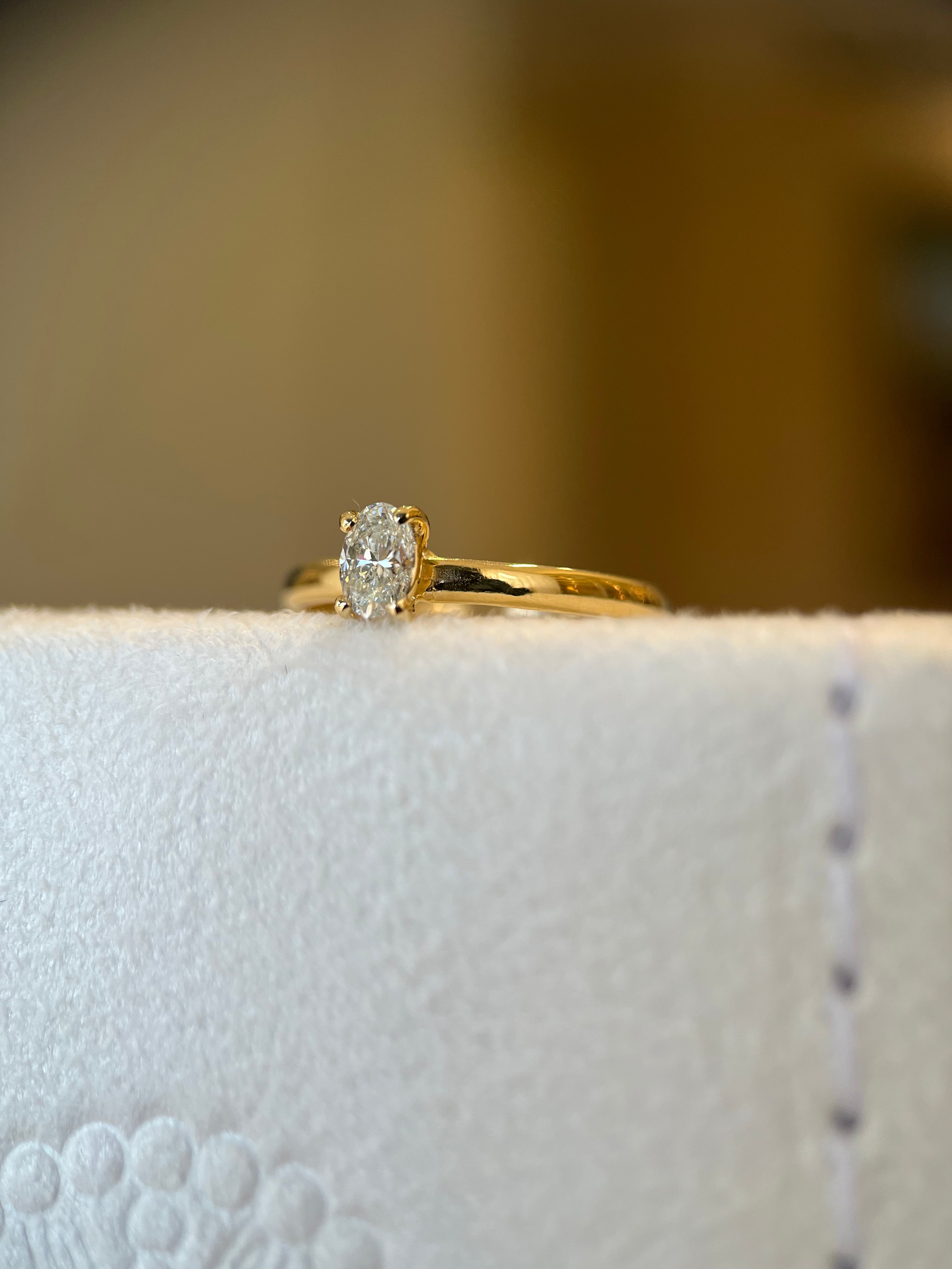 Solitário oval 0.30ct