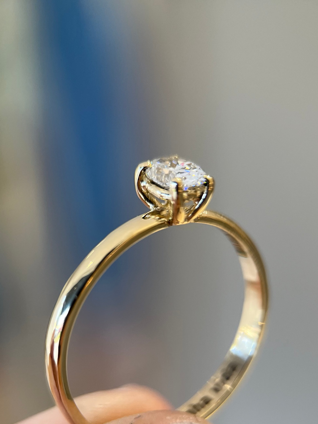 Solitário oval 0.30ct