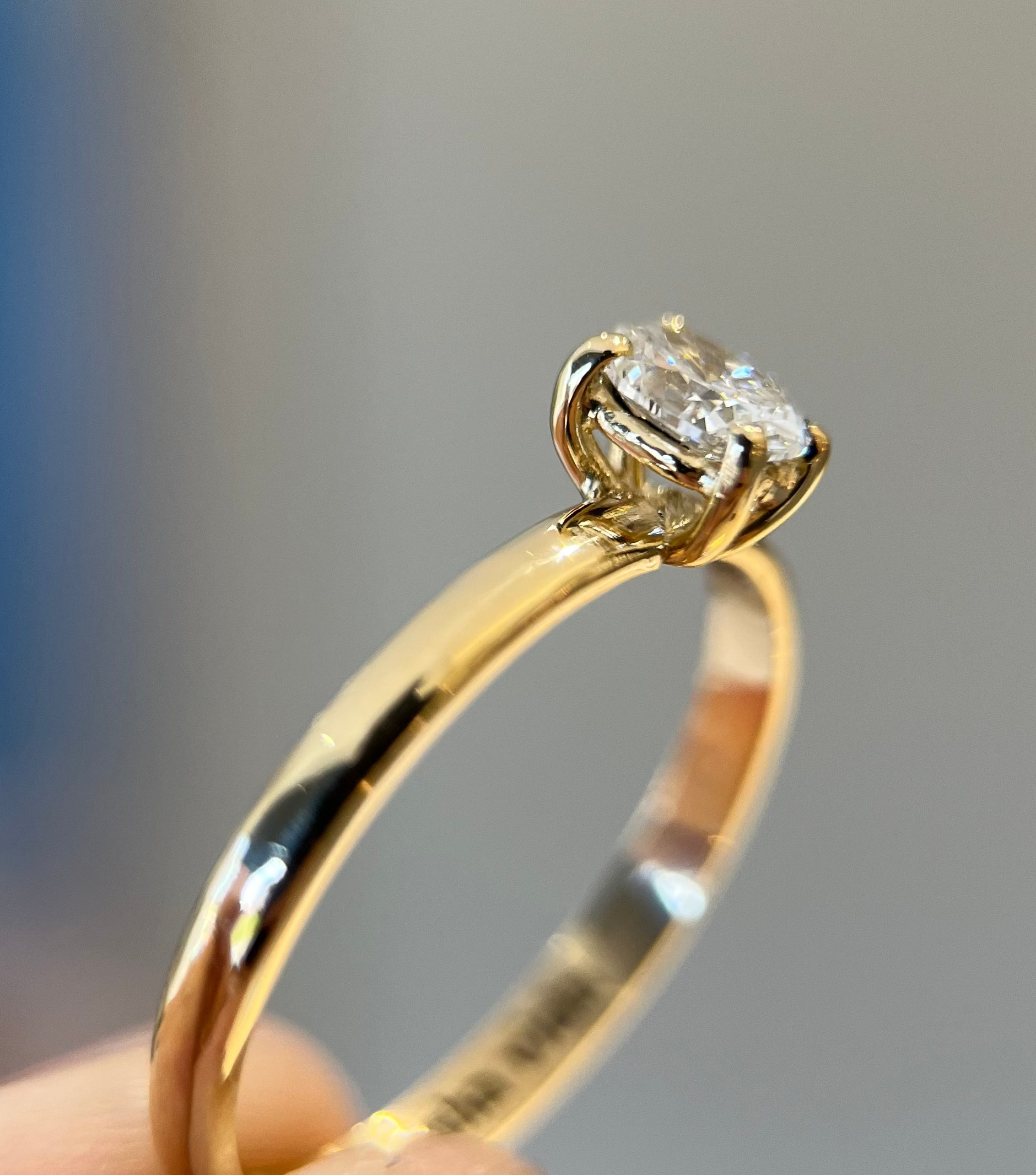 Solitário oval 0.30ct