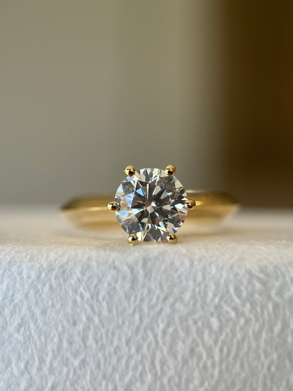 Solitário Clássico com 6 garras e diamante 1.5ct redondo