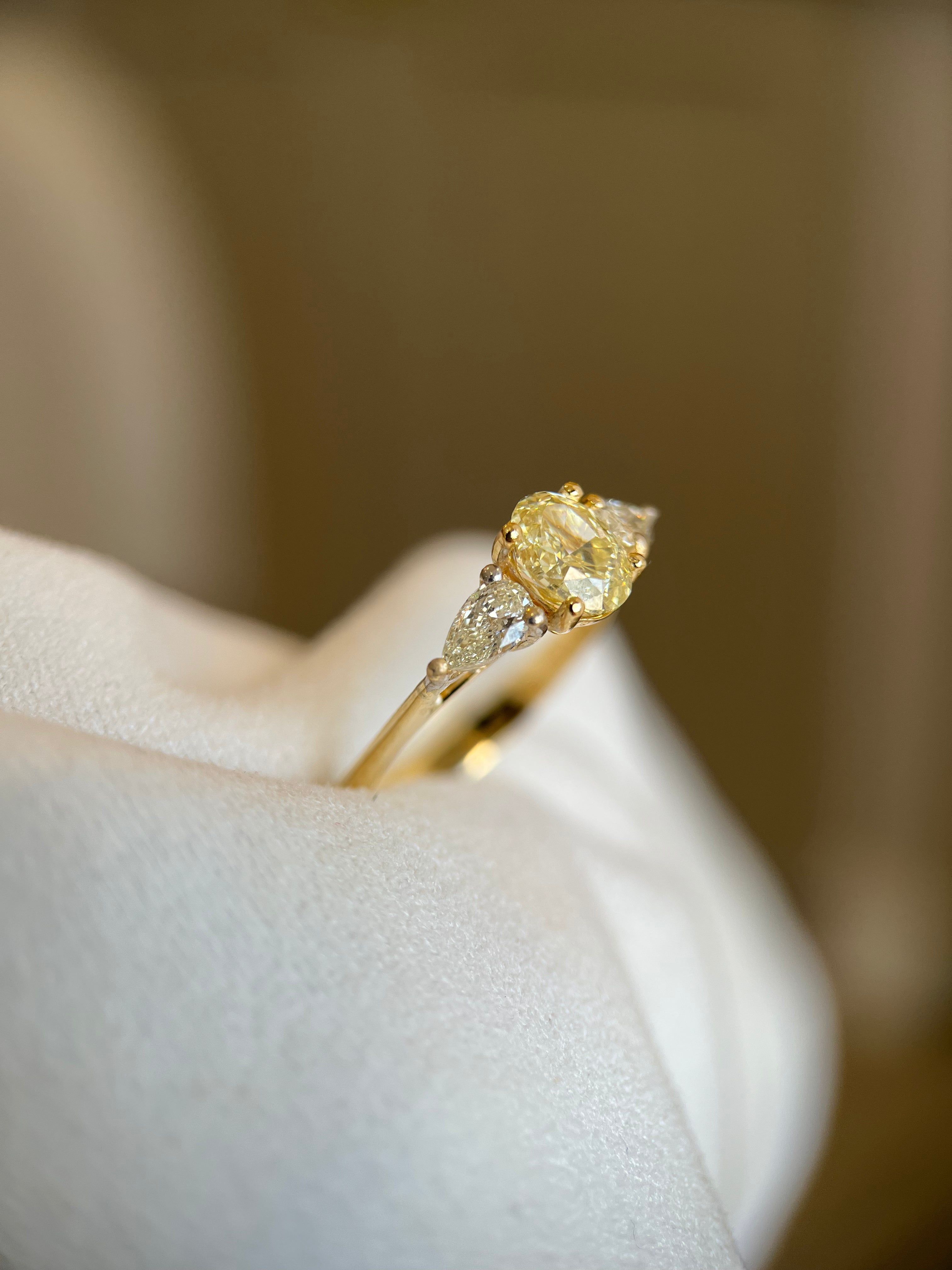 Solitário Deux Couleurs Fancy Yellow 0.80ct