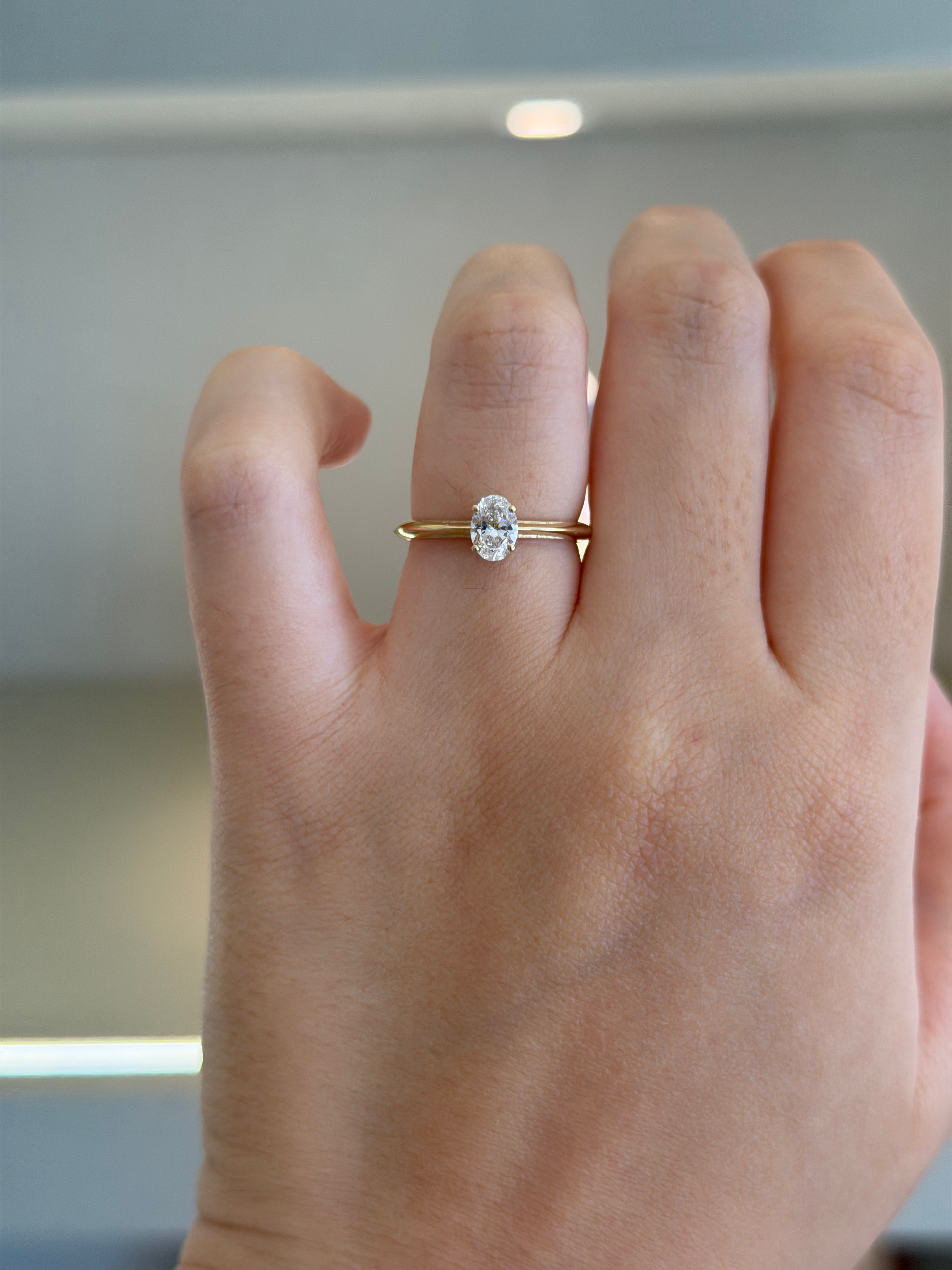 Solitário Le Moderne Oval 0.50ct aro fio faca