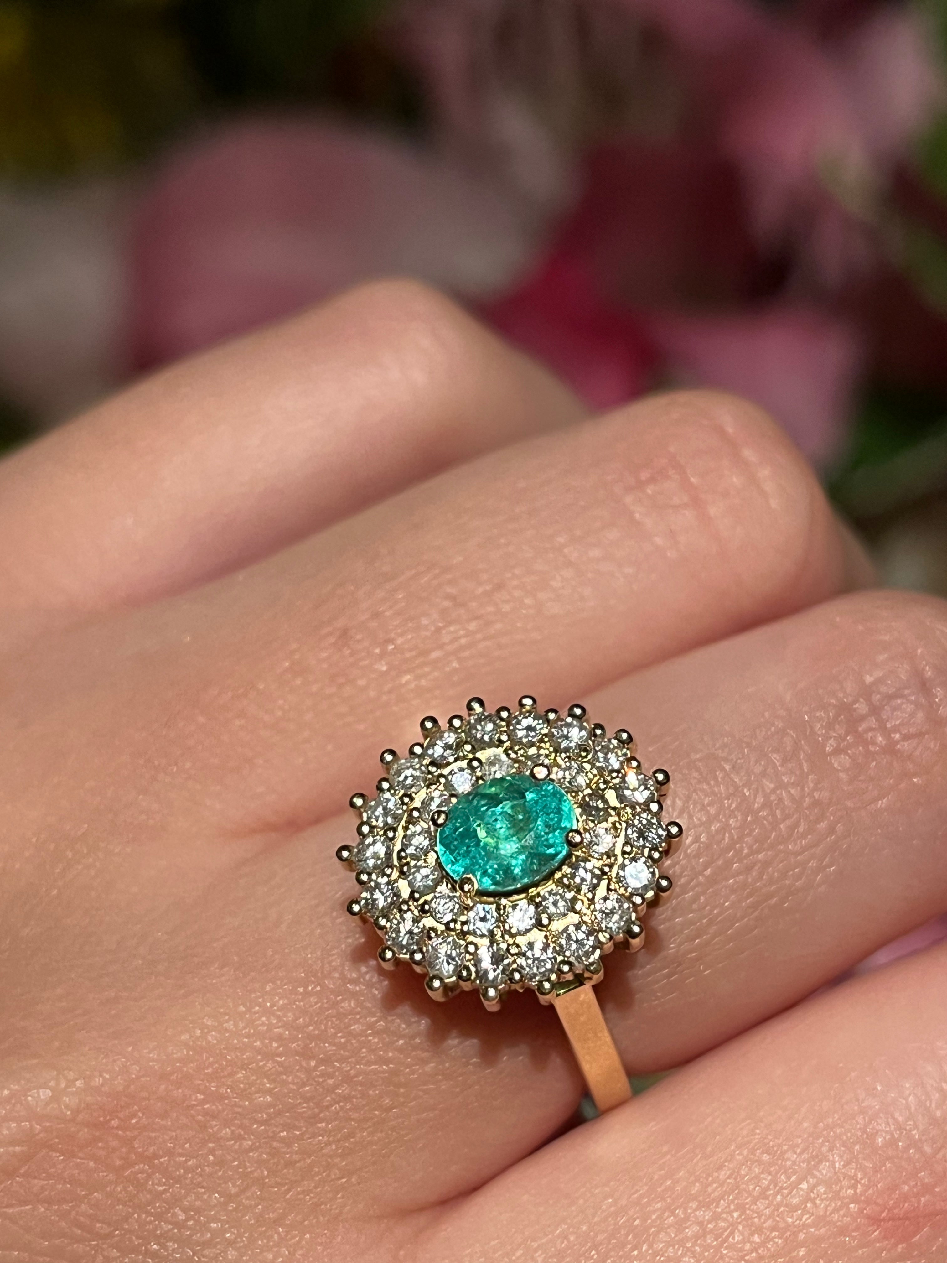 Anel oval com Turmalina Paraíba 0.60ct e Diamantes