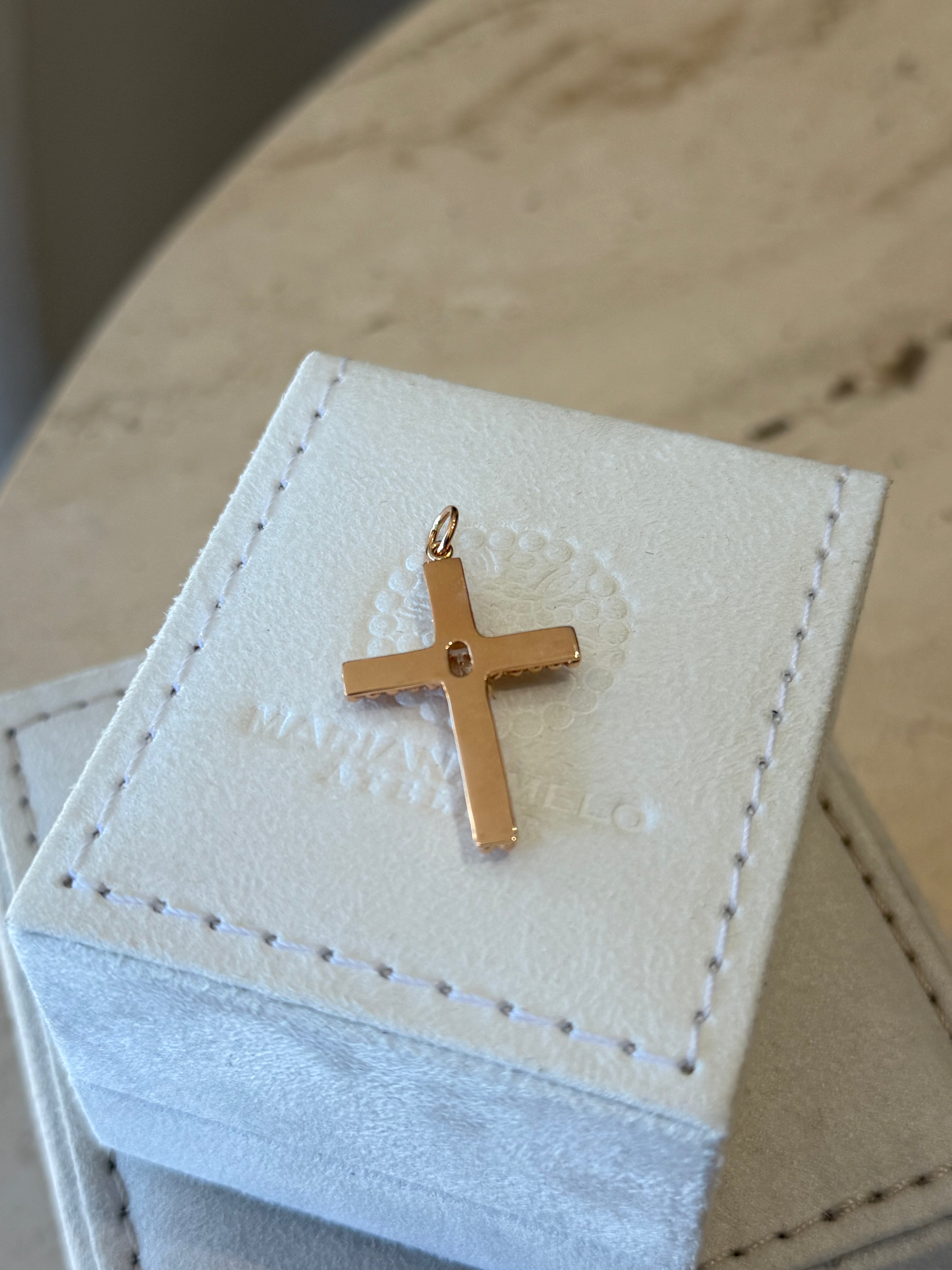 Cruz de Ouro Rosé com diamante 0.50ct