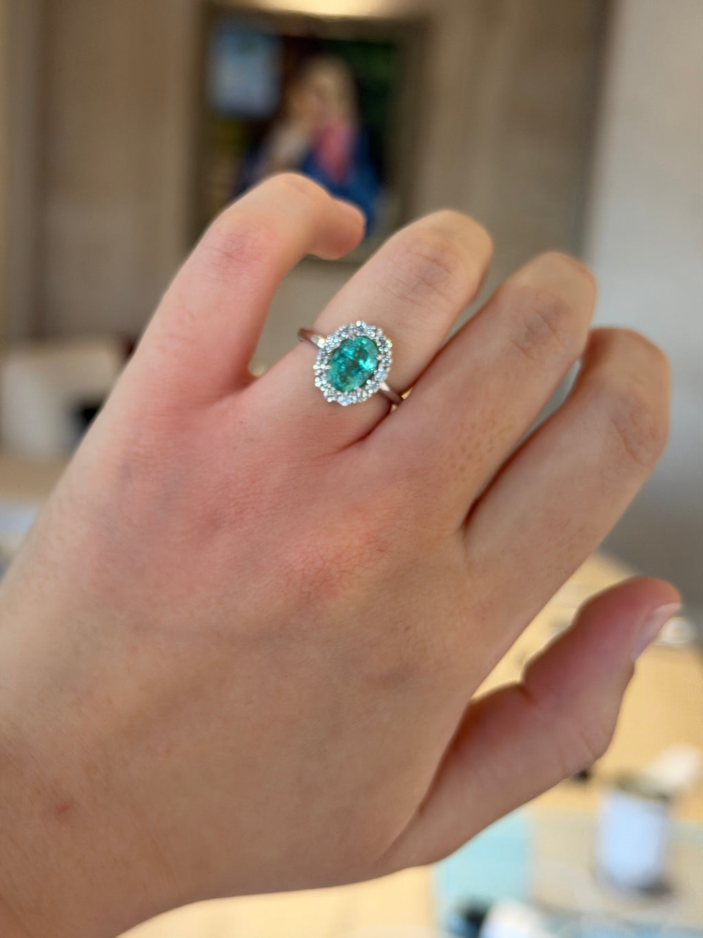 Anel Paraíba oval com Moldura de diamantes 0.42ct