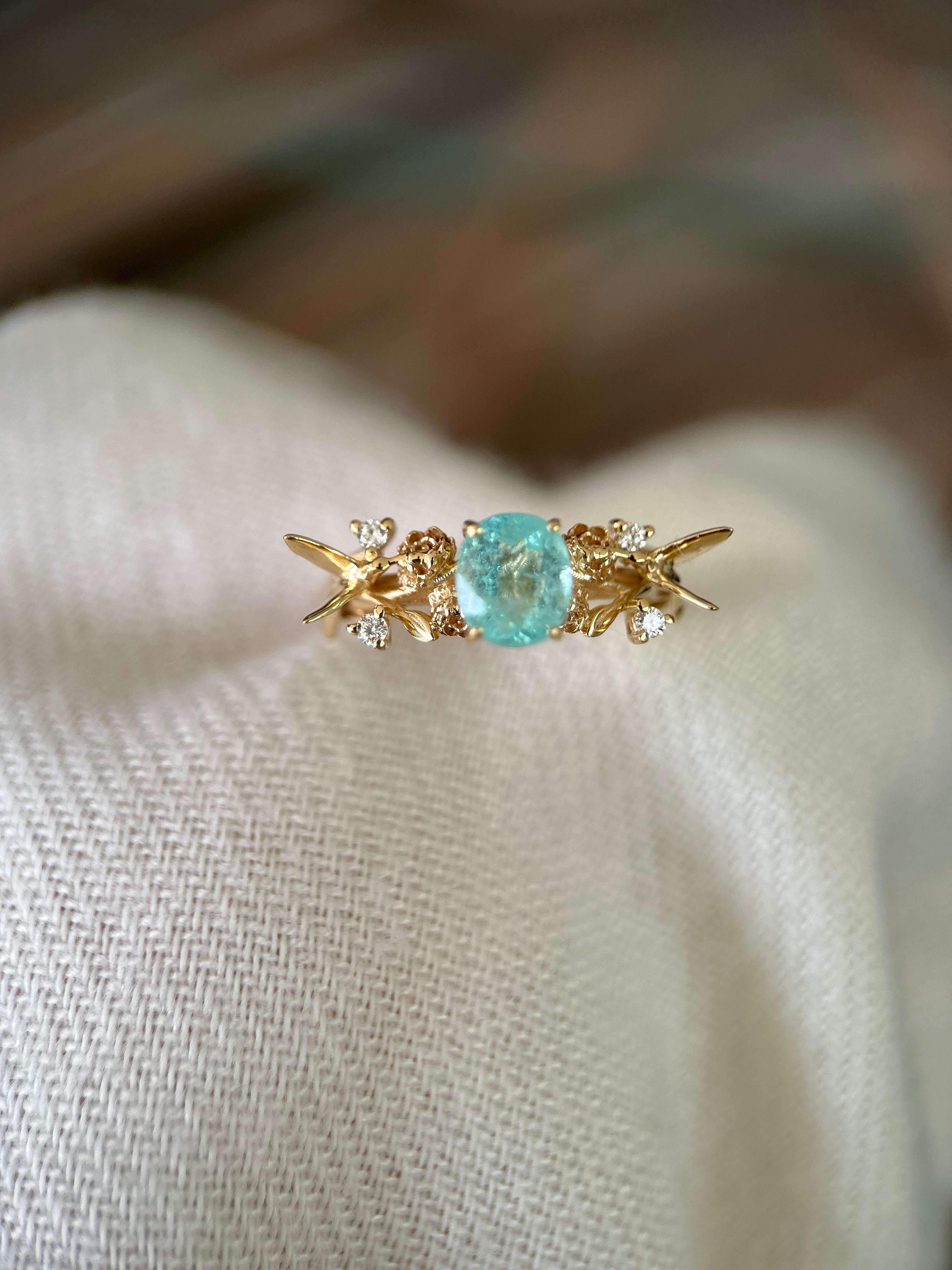 Anel Beija flor com peônias e Turmalina Paraíba 0.90ct Grand