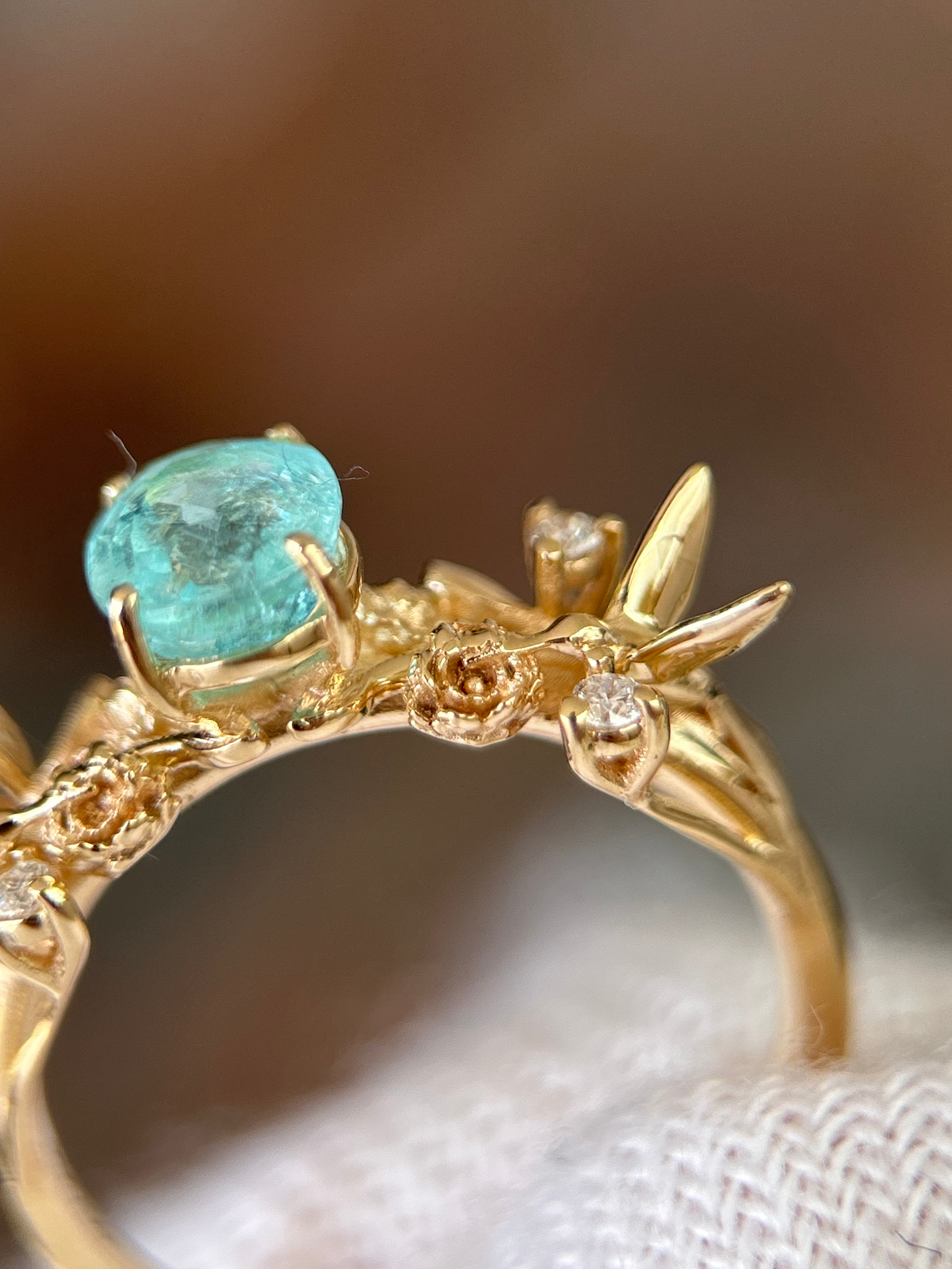 Anel Beija flor com peônias e Turmalina Paraíba 0.90ct Grand