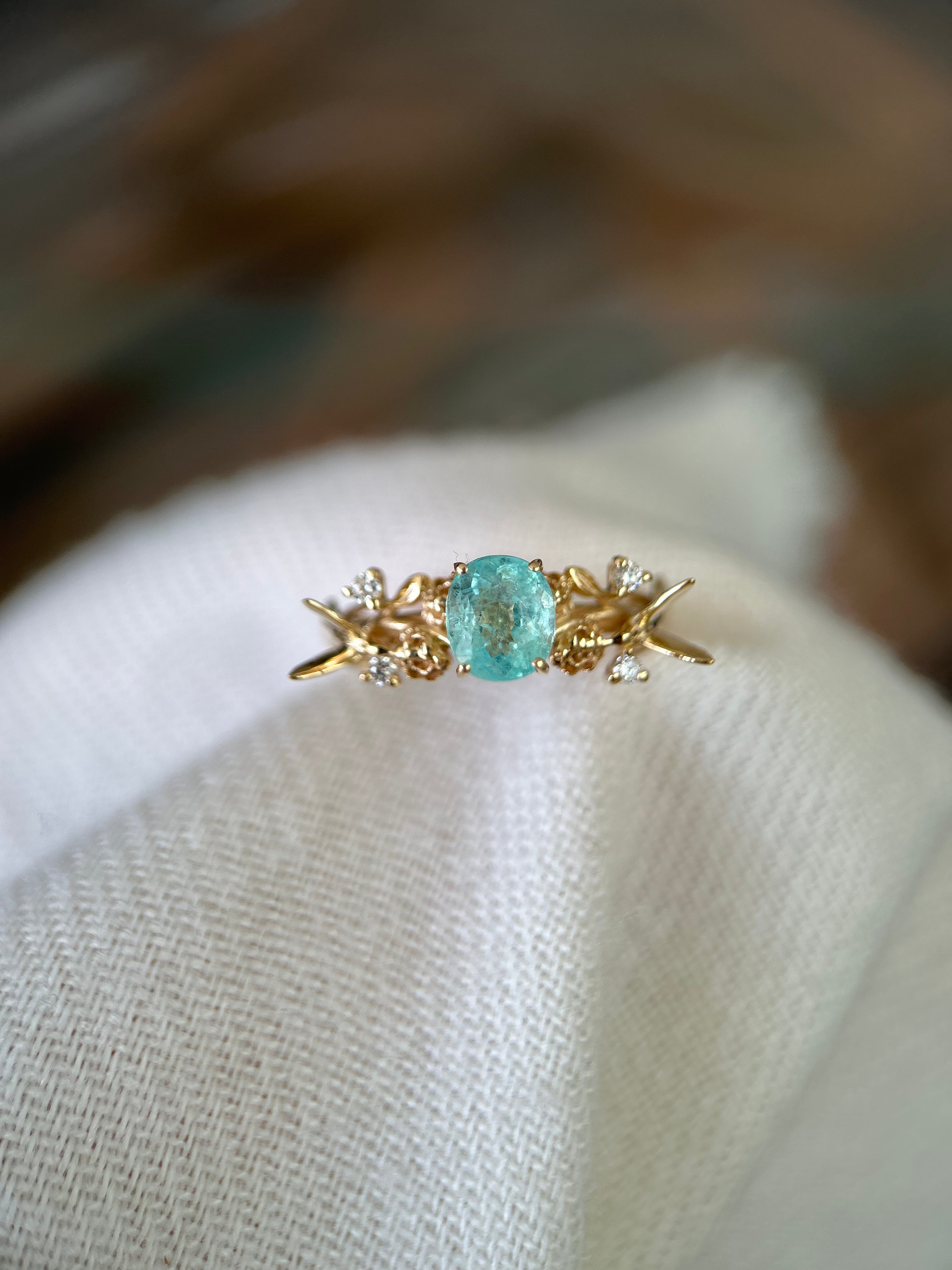 Anel Beija flor com peônias e Turmalina Paraíba 0.90ct Grand
