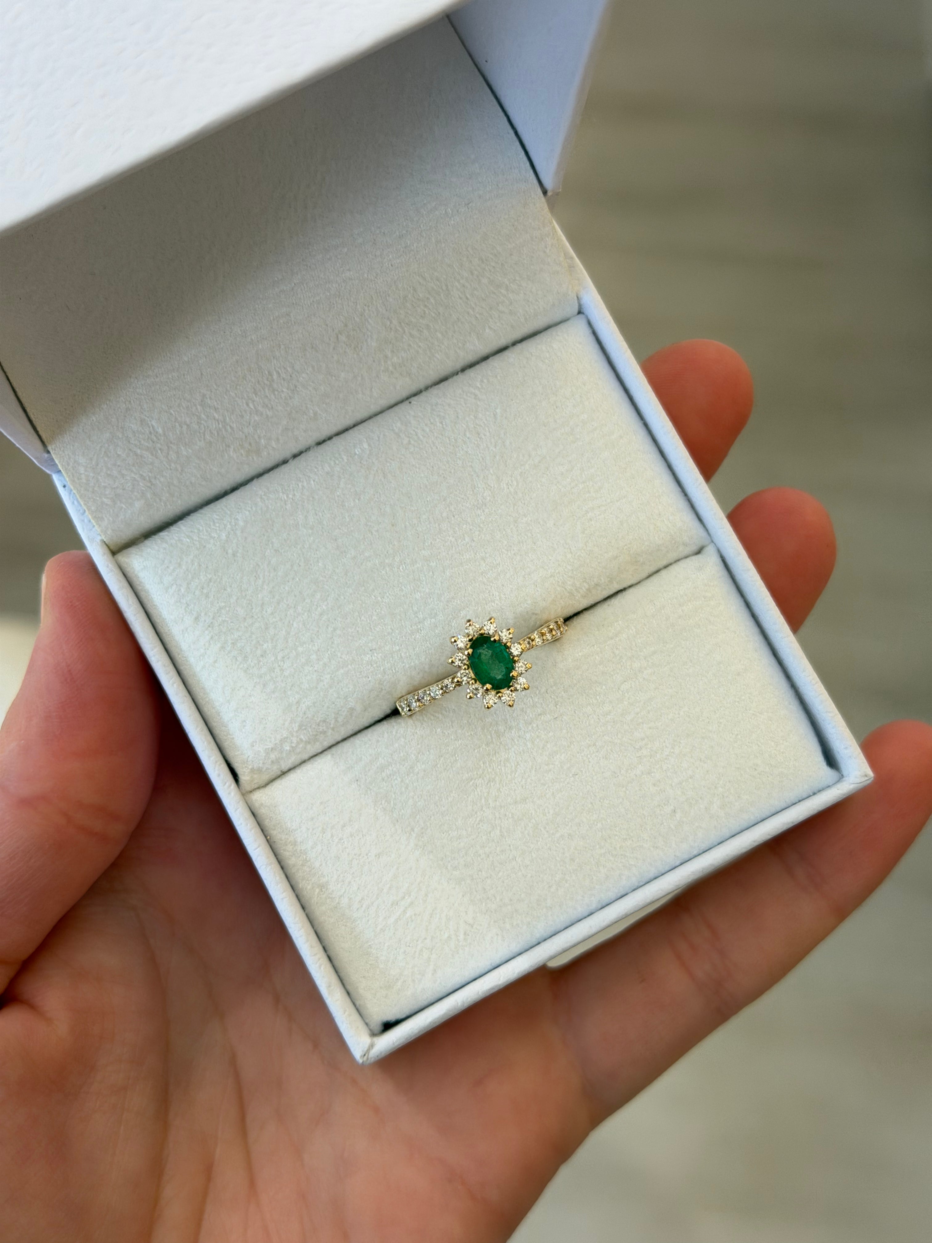 Anel Dégradé com Esmeralda e Diamantes