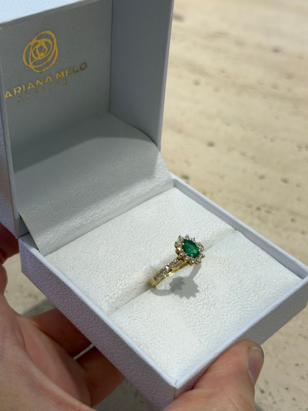 Anel Dégradé com Esmeralda e Diamantes