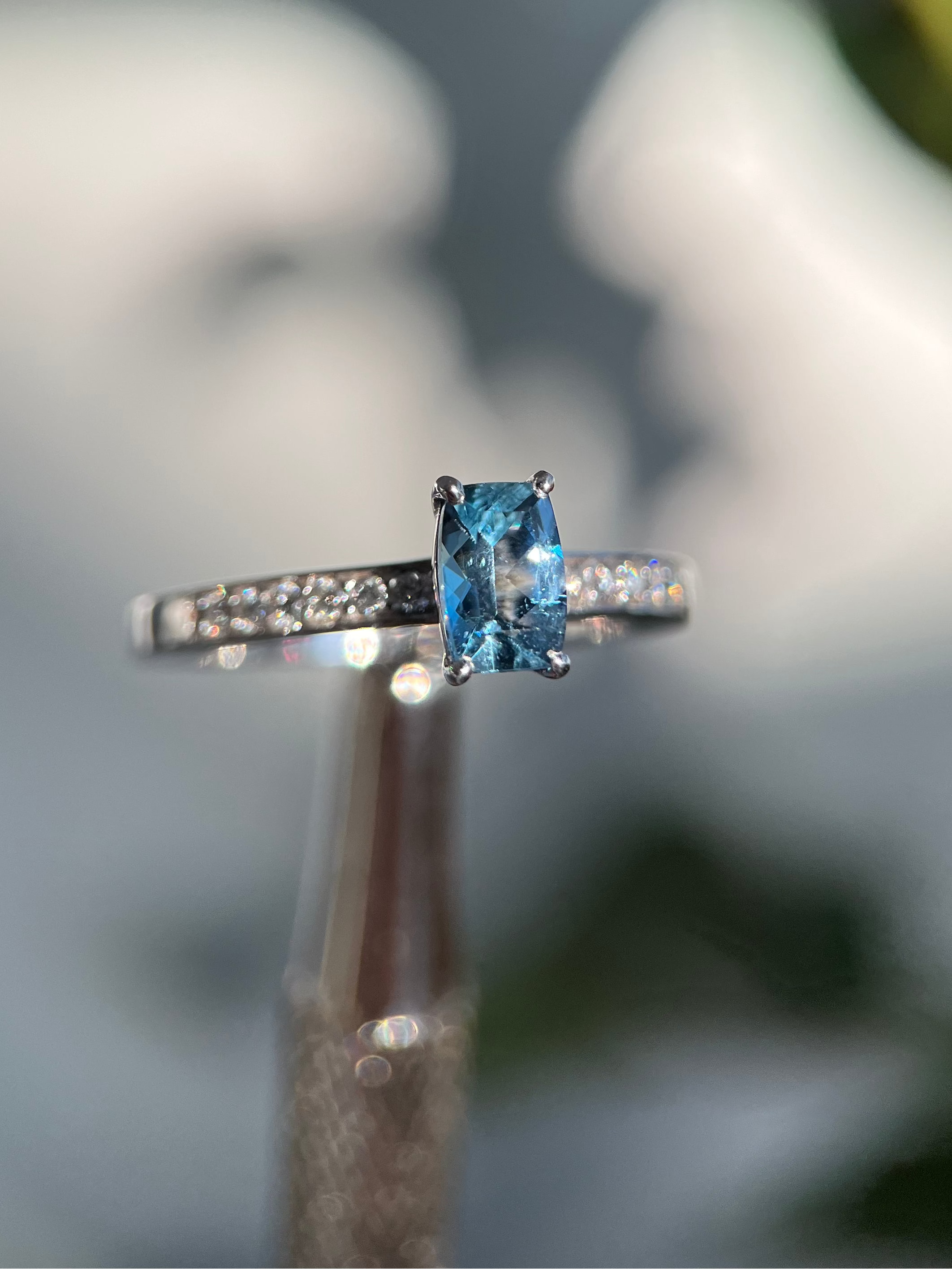 Solitário Água Marinha e diamantes