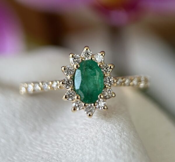 Anel Dégradé com Esmeralda e Diamantes