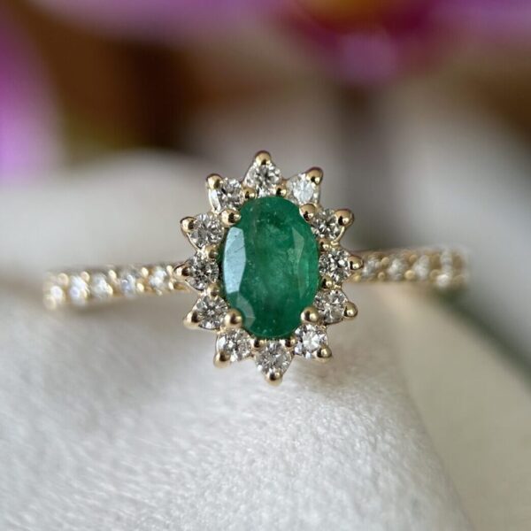 Anel Dégradé com Esmeralda e Diamantes