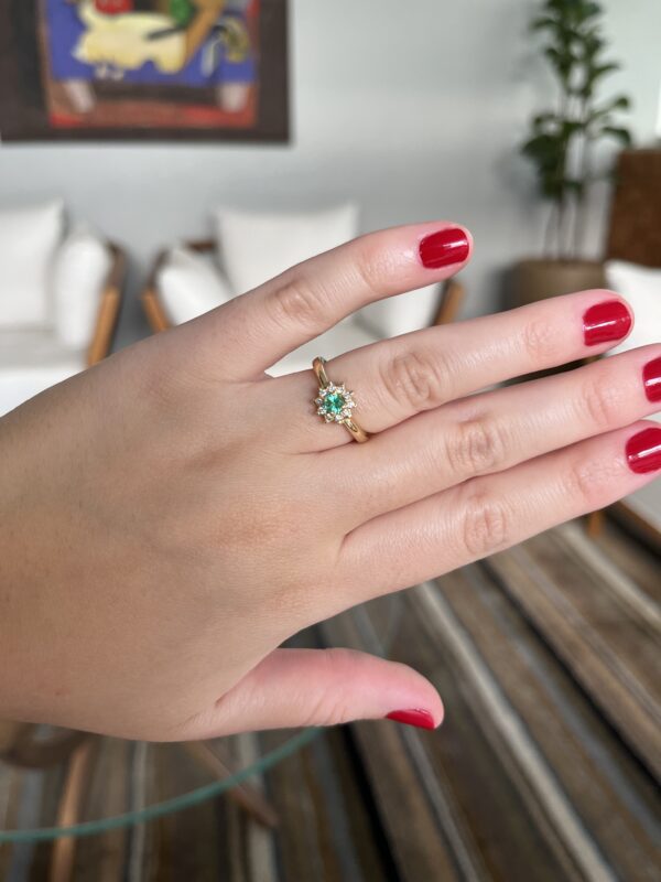 Anel Flor de Diamantes com Esmeralda - Imagem 9